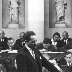 Zygmunt Zaremba jako świadek na procesie brzeskim (1931). Fot. Wikipedia - domena publiczna