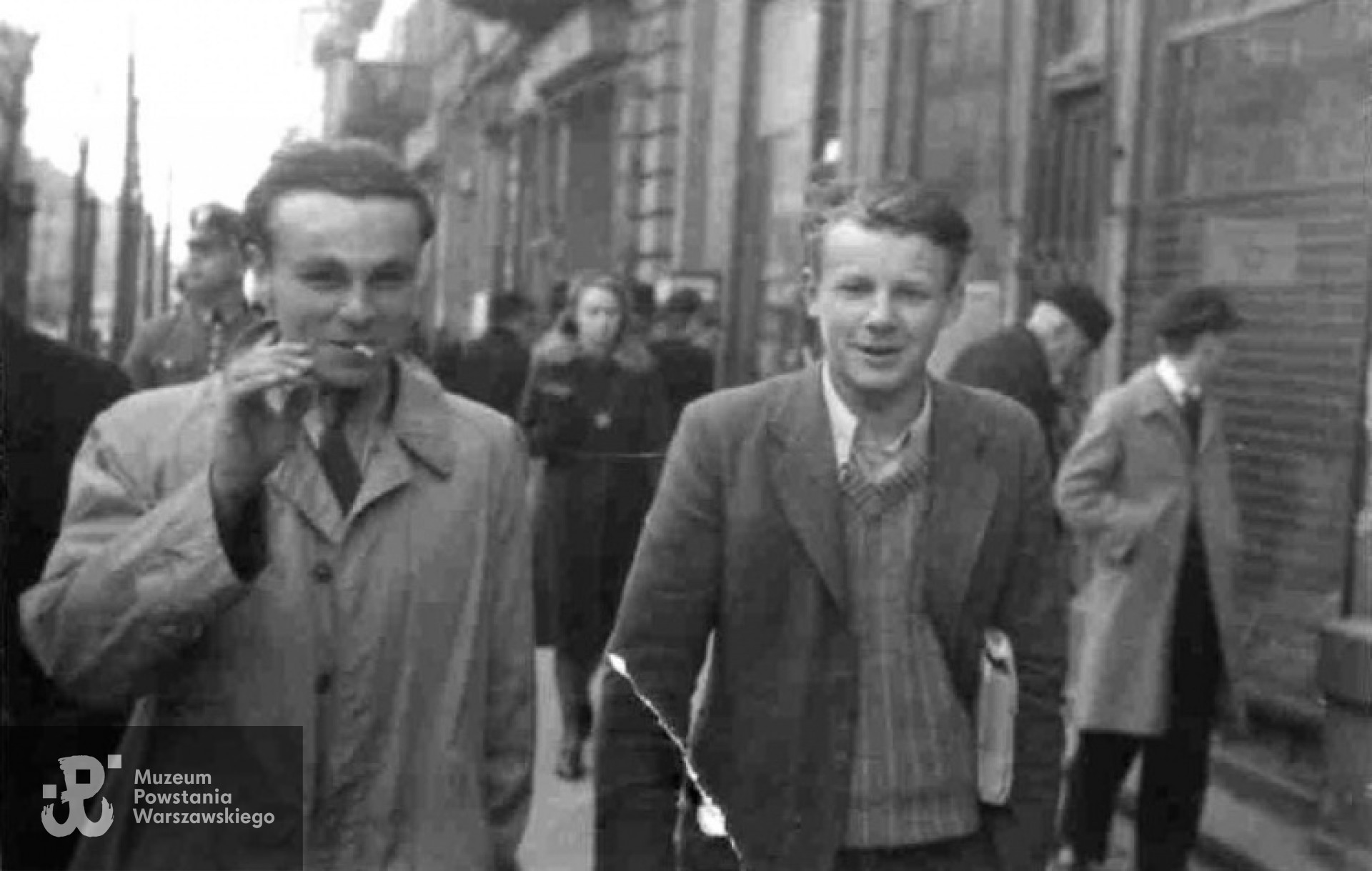 Lata okupacji, Zbigniew Koc (z prawej) na ul. Marszałkowskiej.