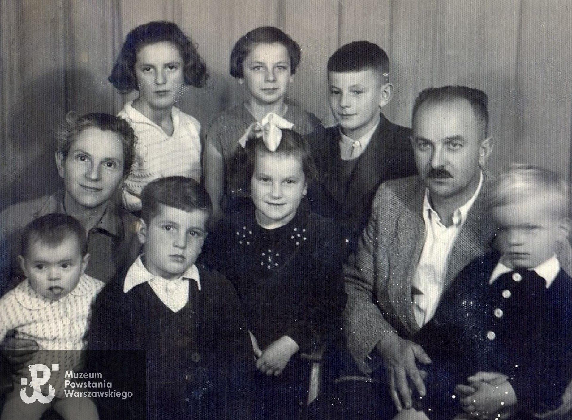 Z rodziną w Łagowie w 1956 roku. Fot. ze zbiorów rodzinnych, skan udostępnił p. Krzysztof Wierzbicki, syn Powstańca