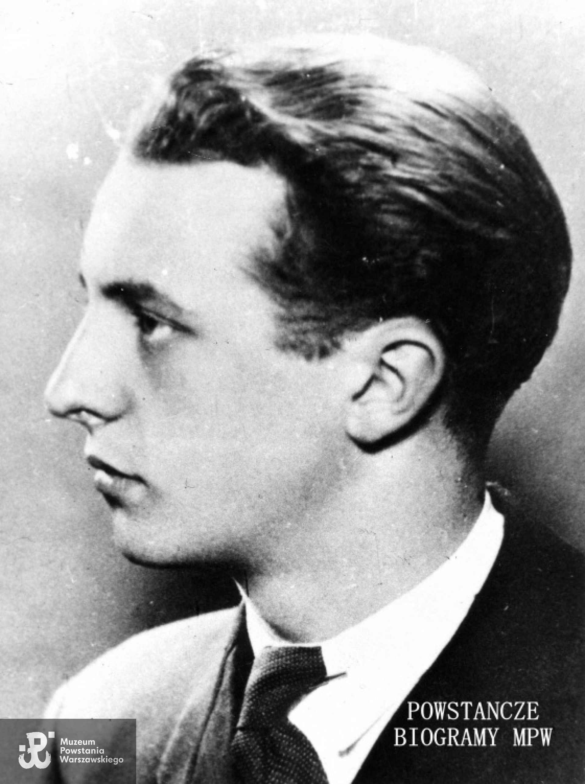 Jan Rodowicz "Anoda" (1923-1949). Fot. ze zbiorów Muzeum Powstania Warszawskiego, sygn. MPW-IK/4358. Autor zdjęcia nieznany.