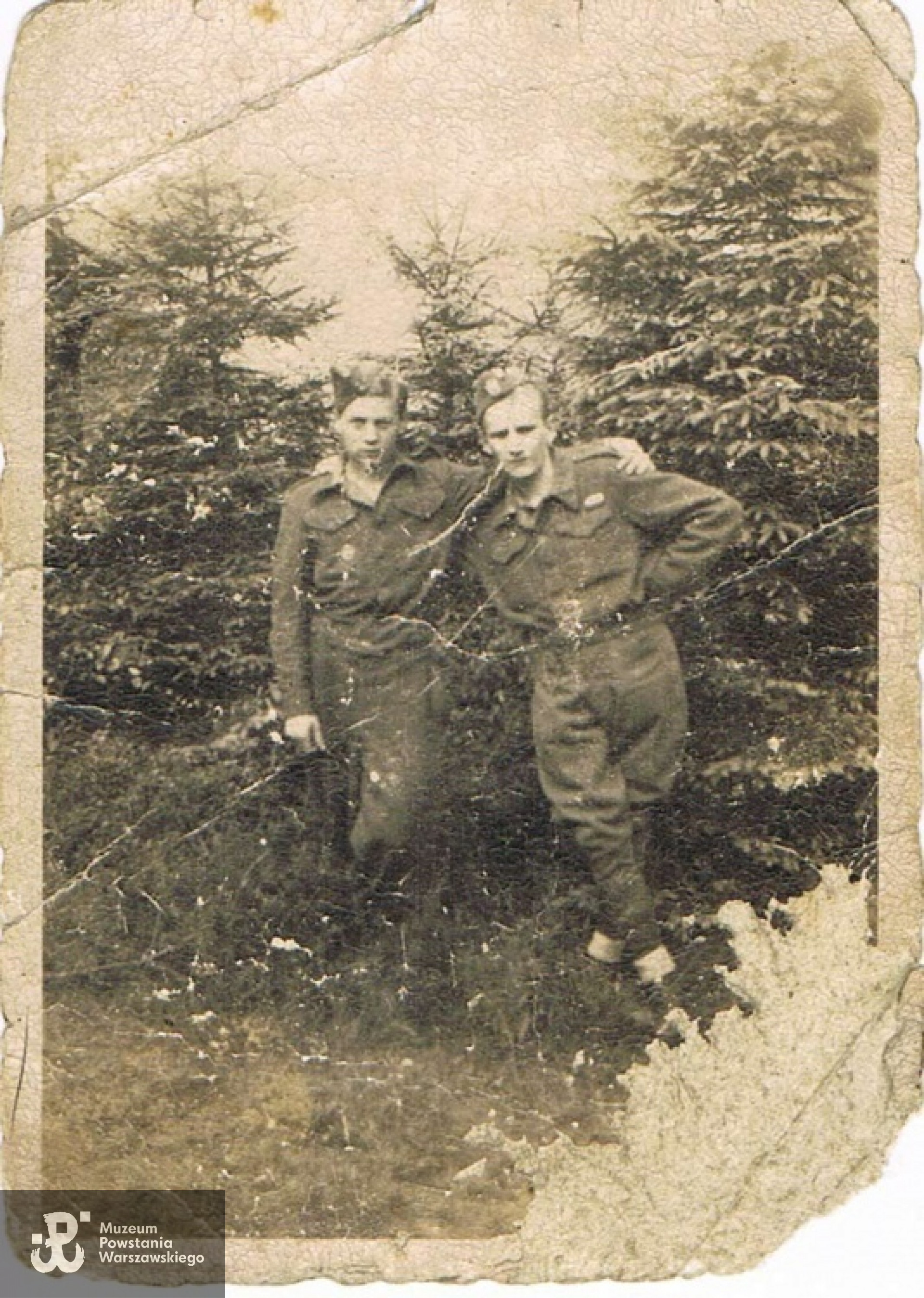 Ludwik Sujak stoi z  lewej