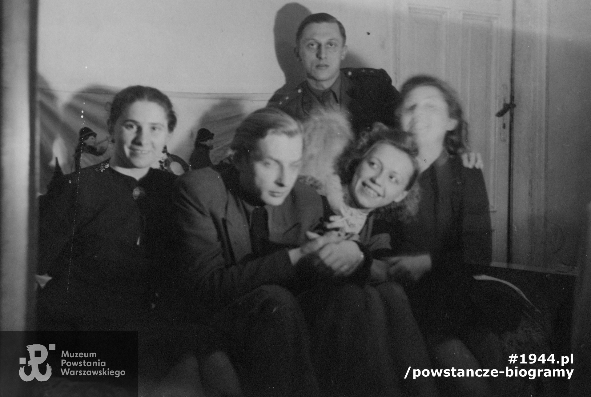 Zdjęcie wykonane w Warszawie po wojnie, podczas Sylwestra 1947/1948. Fot. z archiwum rodzinnego p. Marii Bienias i p. Janiny Kubicy