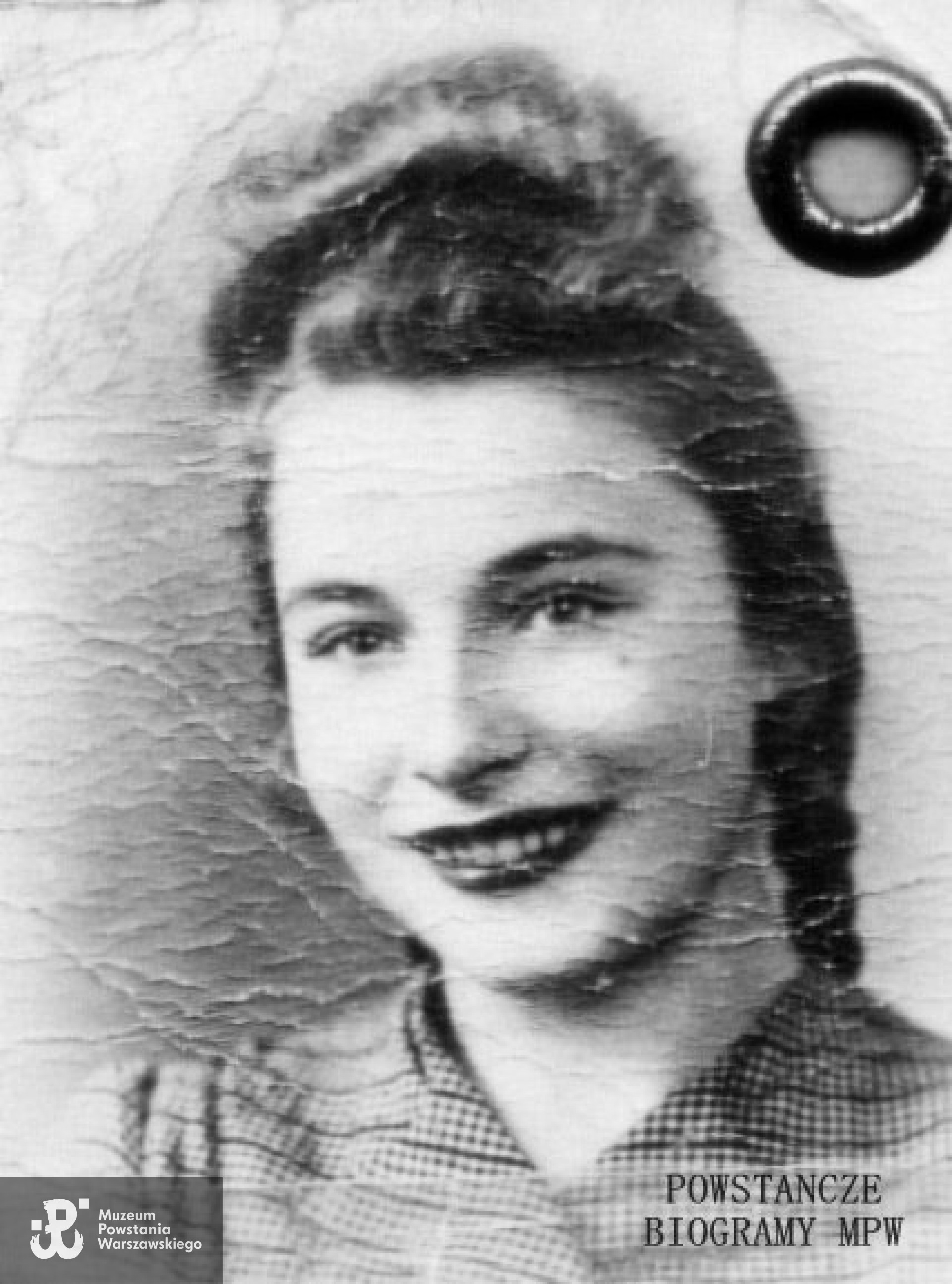 Halina Polenisiak- Piotrowska, fotografia wykonana 3 maja 1944 r. Z archiwum rodzinnego Beaty Piotrowskiej - Świderskiej.