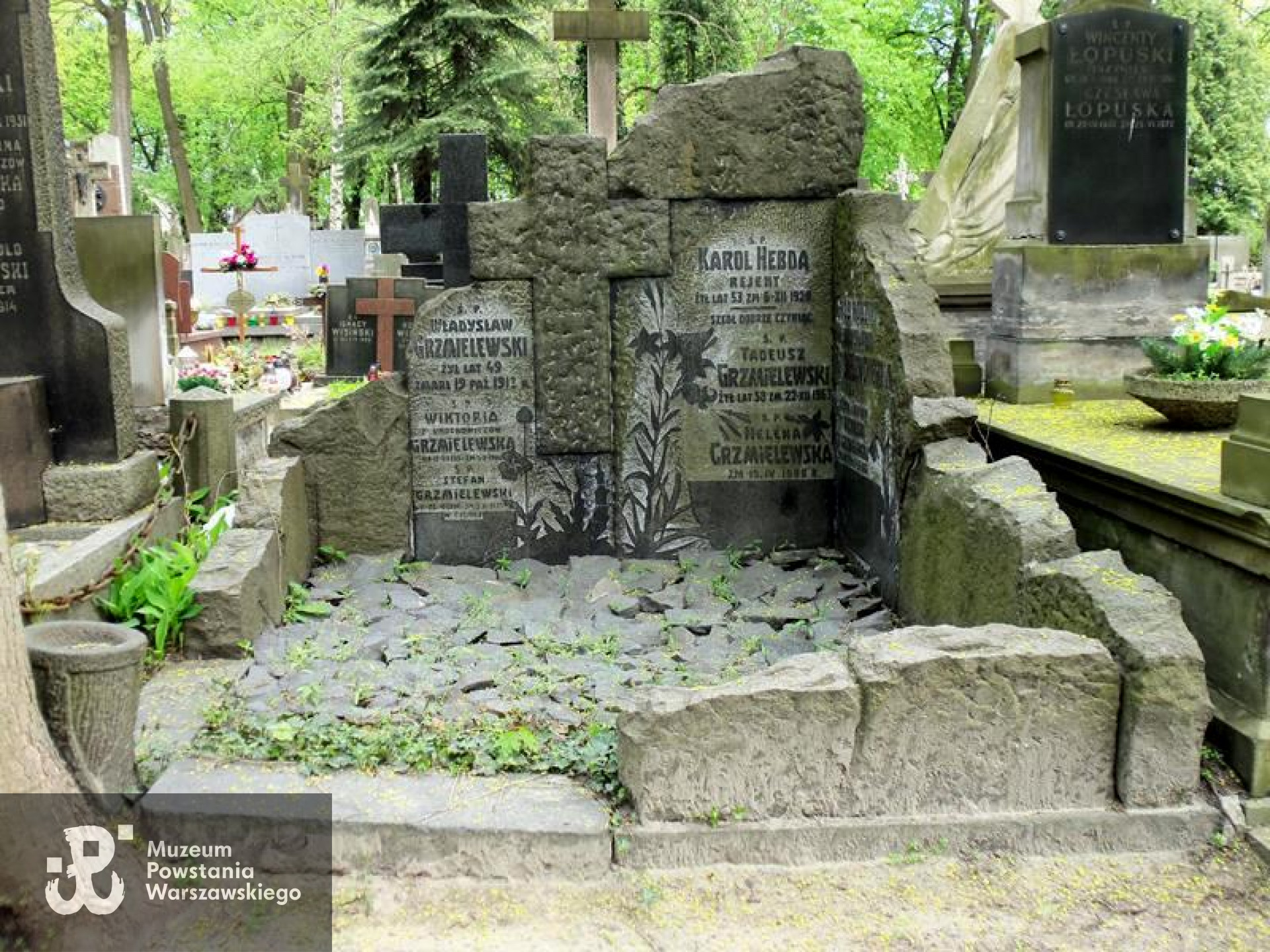 Fot. Warszawskie Zabytkowe Pomniki Nagrobne:  <i>cmentarze.um.warszawa.pl</i>