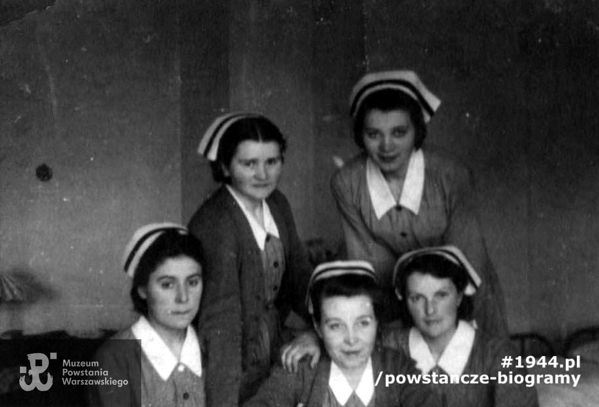 Alicja Sosnowska - Malinowska na zdjęciu pierwsza z prawej, w dolnym rzędzie. Fot. archiwum rodzinne