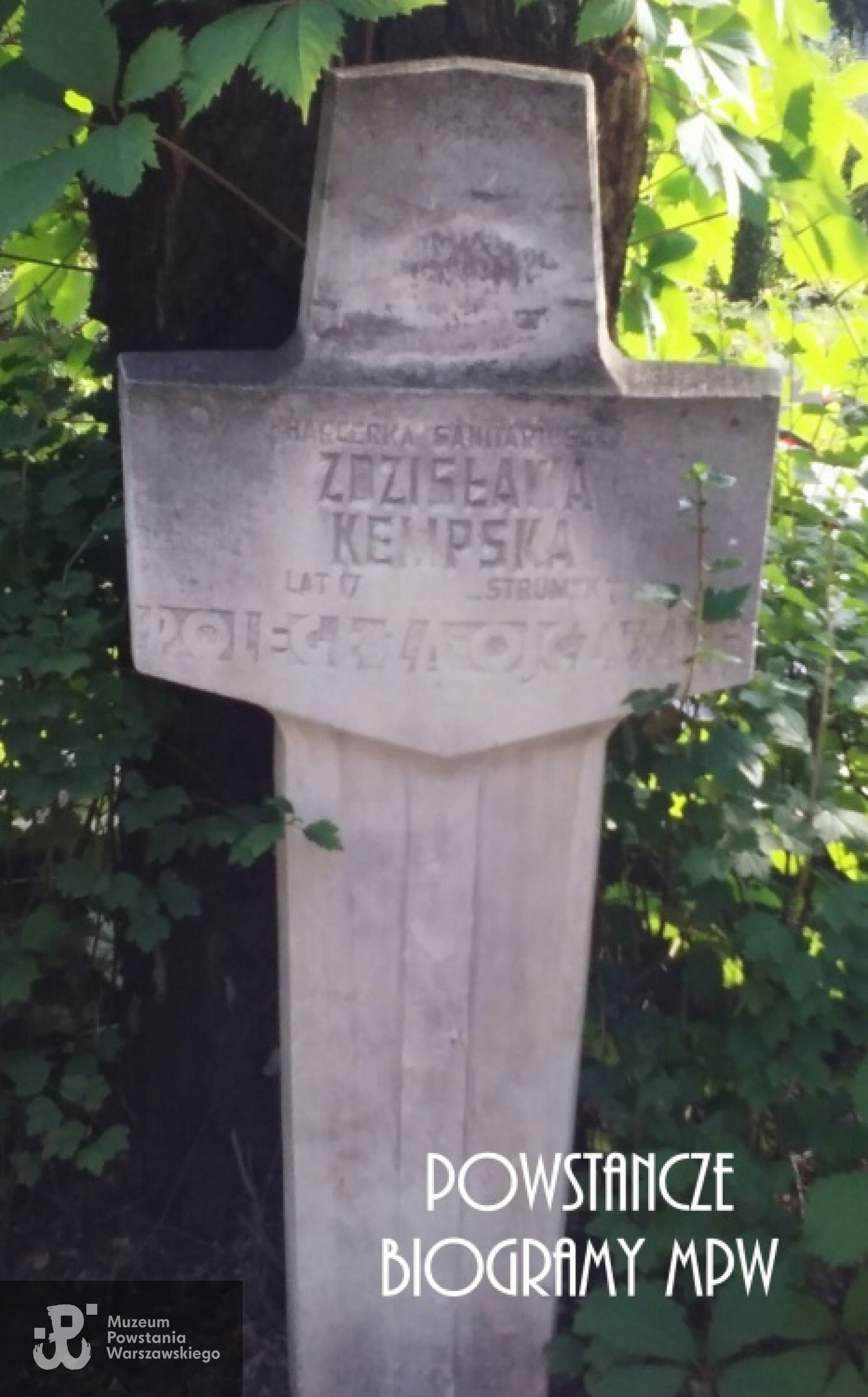 Warszawa, Cmentarz Wojskowy na Powązkach. Zdjęcie mogiły Zdzisławy Kempskiej przed renowacją przeprowadzoną w 2019 roku. Fot. udostępniona przez Magdalenę Ciok