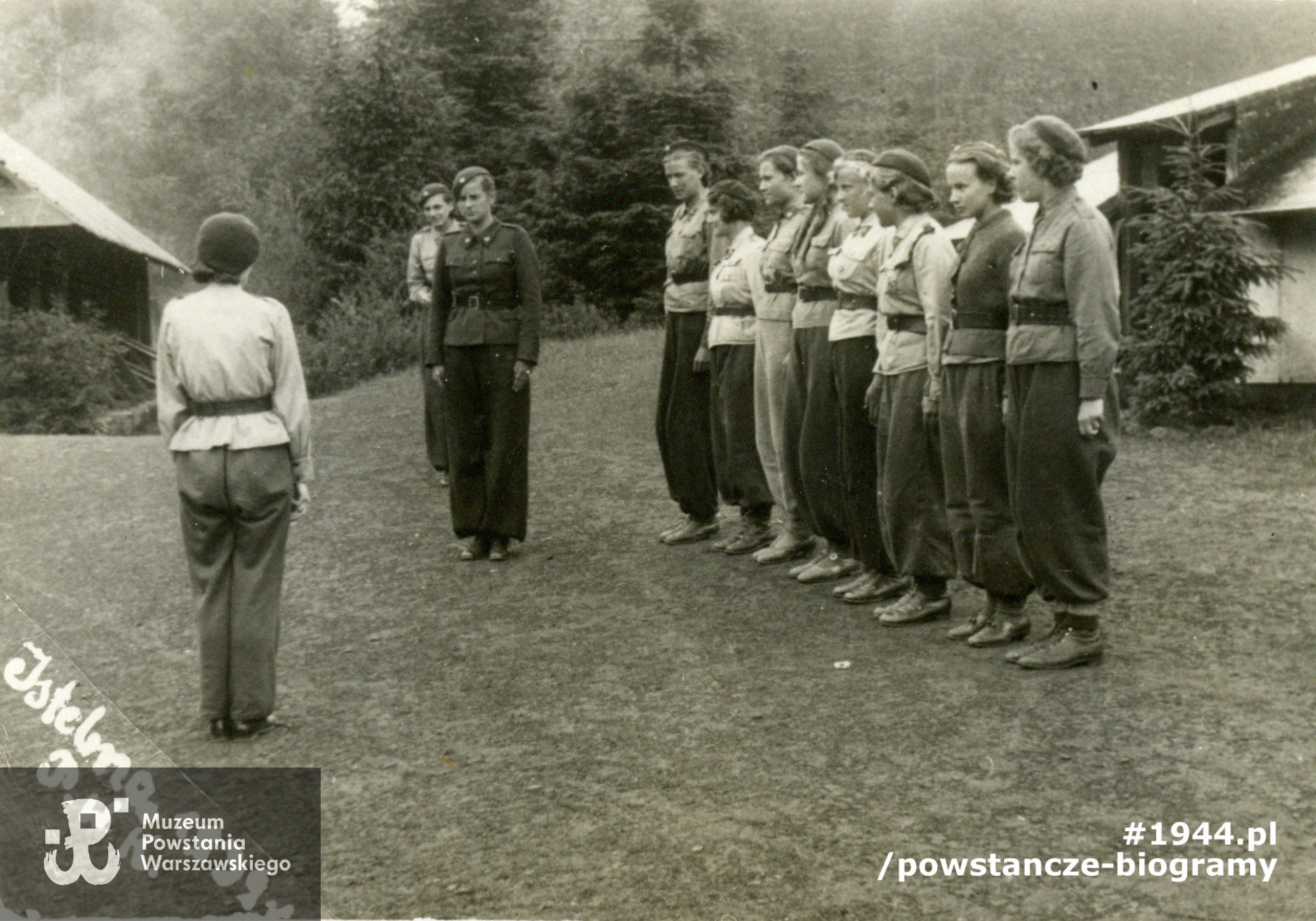 Obóz Przysposobienia Wojskowego Kobiet w Istebnej. Fot. ze zbiorów Muzeum Powstania Warszawskiego, sygn. P/8912/17