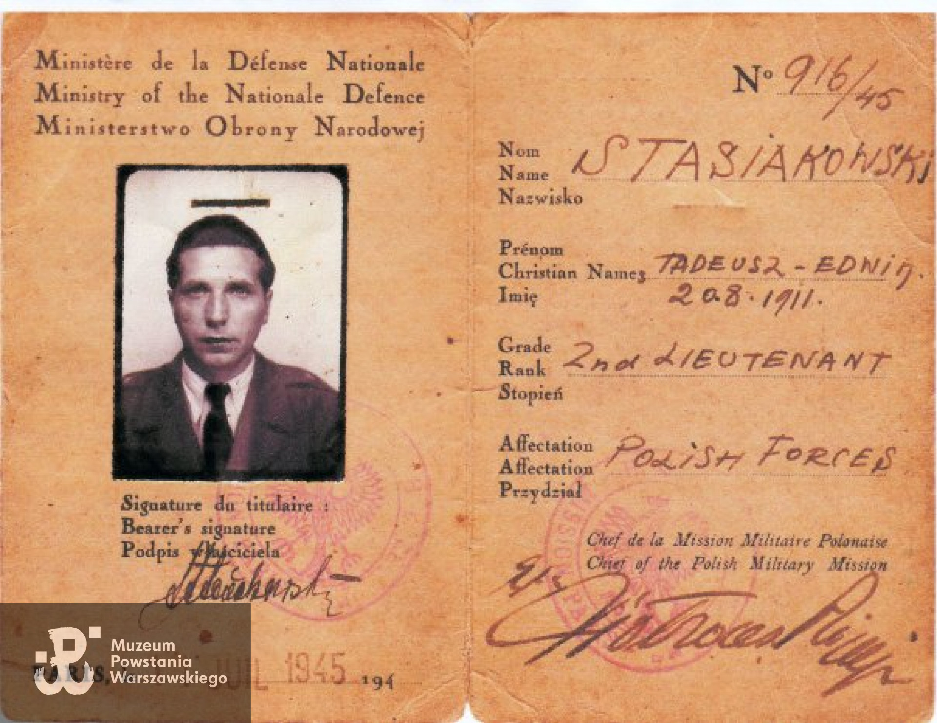 Legitymacja Ministerstwa Obrony Narodowej z 1945 roku. Z archiwum rodzinnego Wojciecha Stasiakowskiego  