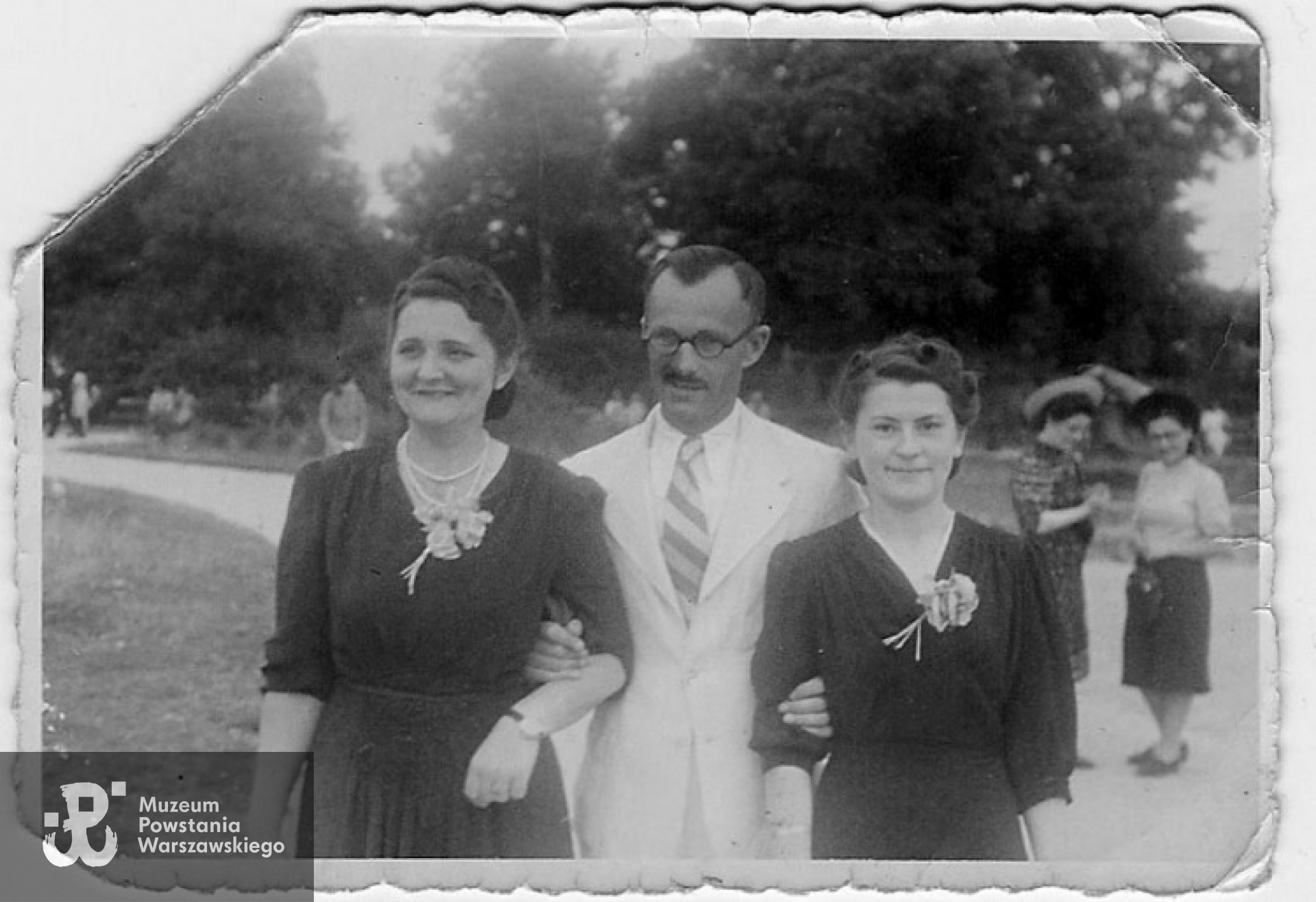Warszawa w latach okupacji - Władysław Pacholczyk z narzeczoną Niną Burchard  i jej matką