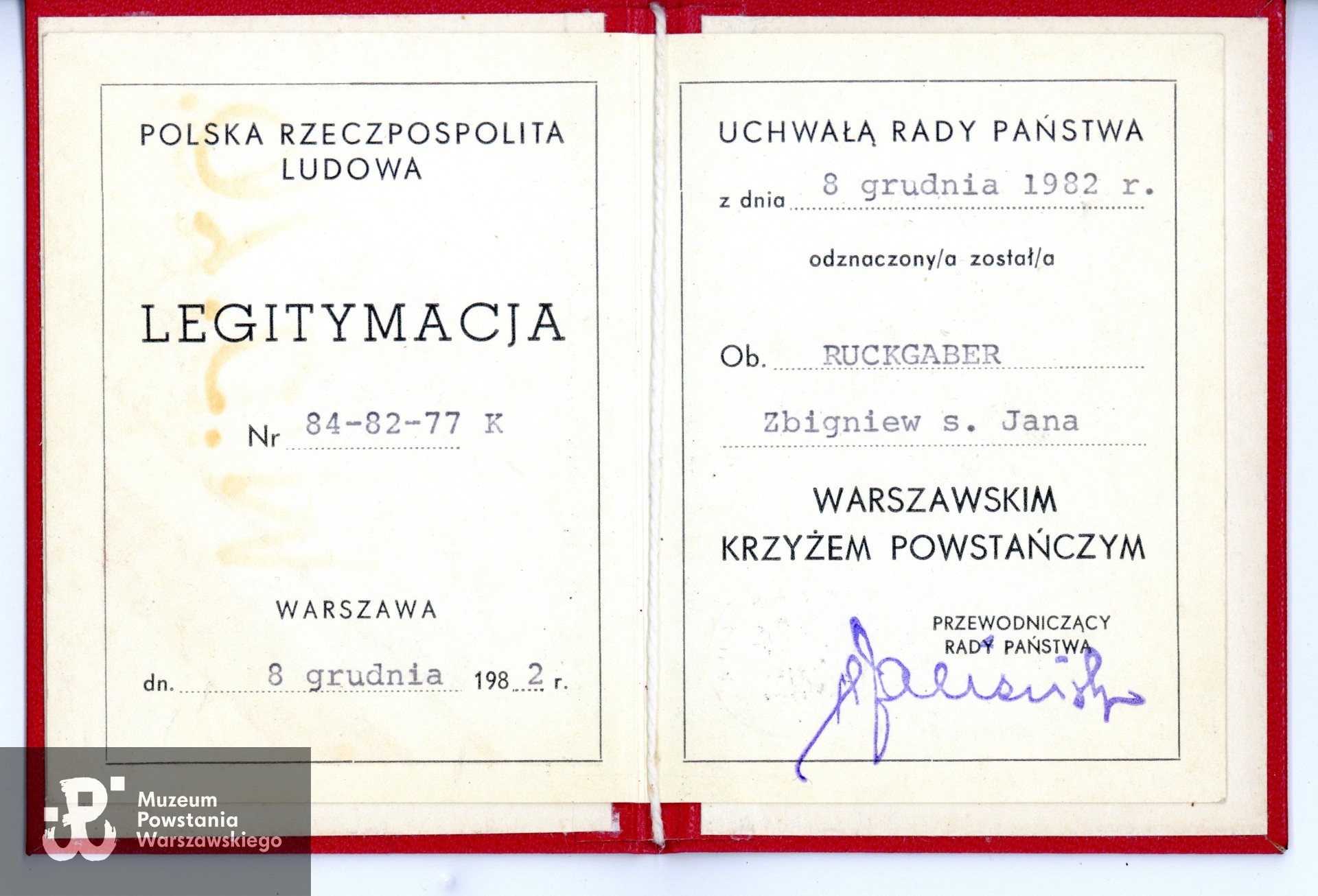 Legitymacja odznaczeniowa - Warszawski Krzyż Powstańczy. Ze zbiorów Muzeum Powstania Warszawskiego, sygn. P/10225, dar p. Andrzeja Ruckgabera