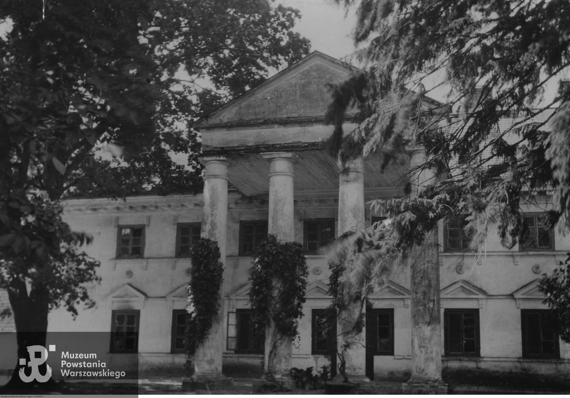 Hruszowa, województwo poleskie. Dwór Marii Rodziewiczówny. Ze zbiorów Narodowego Archiwum Cyfrowego - Koncern Ilustrowany Kurier Codzienny - Archiwum Ilustracji, audiovis.nac.gov.pl