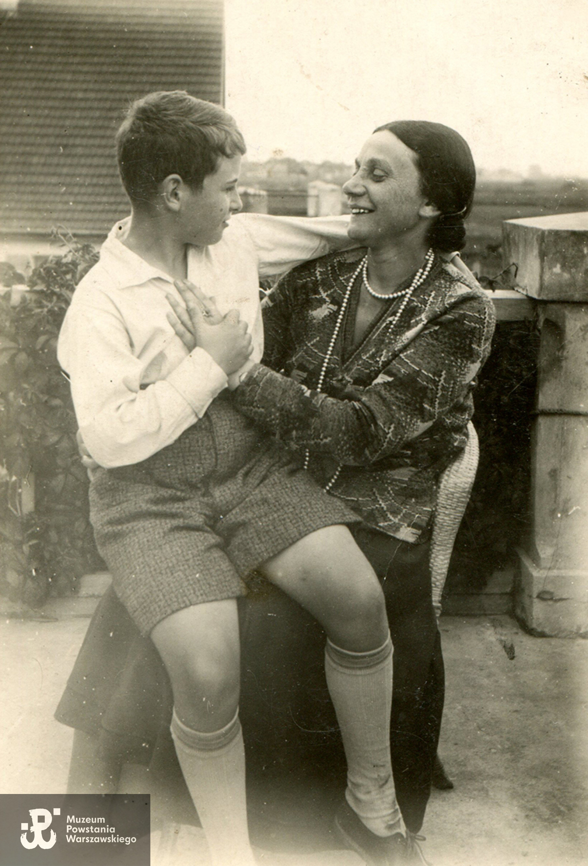 Krzysztof Kamil Baczyński z matką Stefanią. Fot.  materiały prasowe / Muzeum Literatury im. A. Mickiewicza w Warszawie