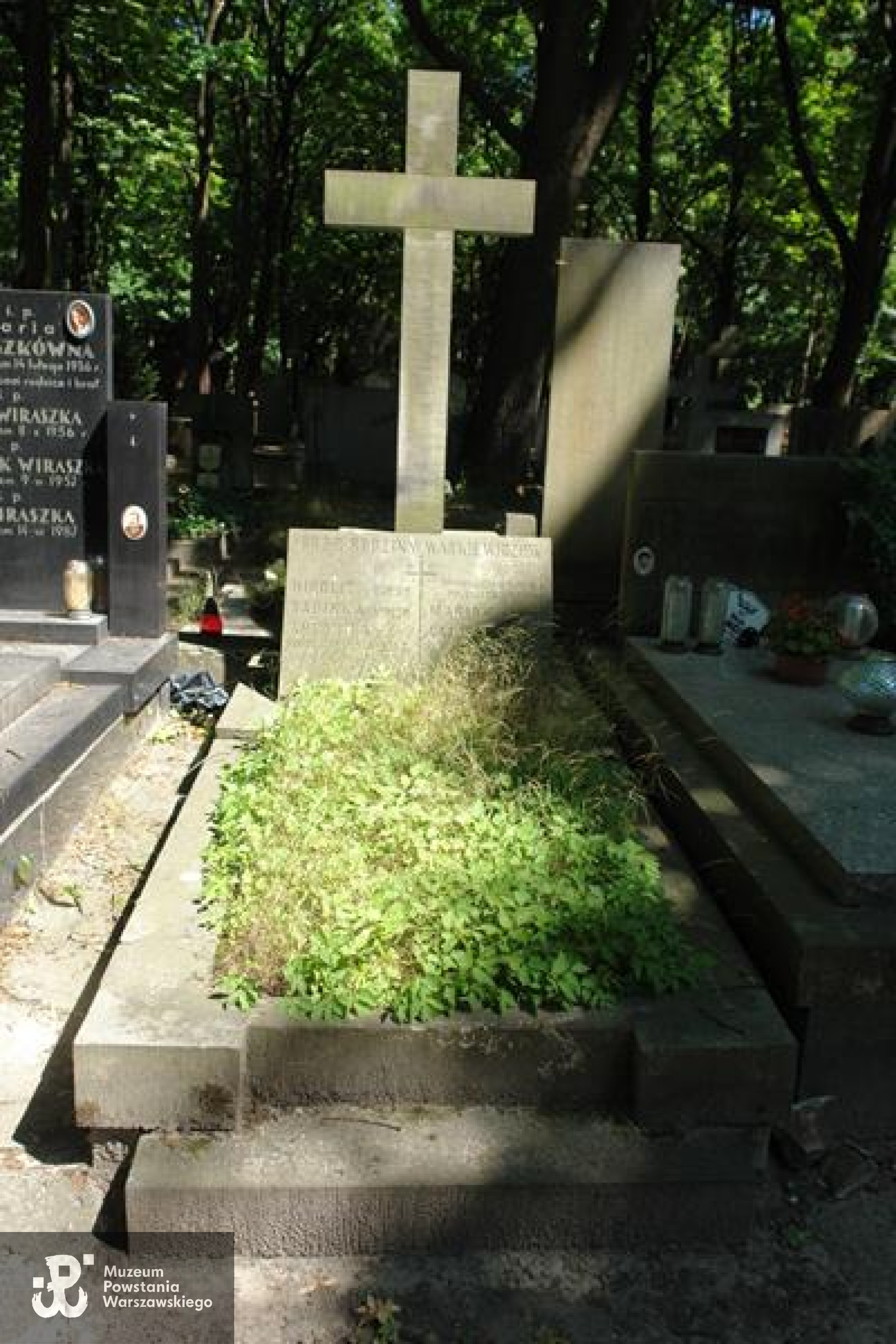 Fot. Warszawskie Zabytkowe Pomniki Nagrobne:  serwis mapowy m. st. Warszawy: <i>cmentarze.um.warszawa.pl</i>