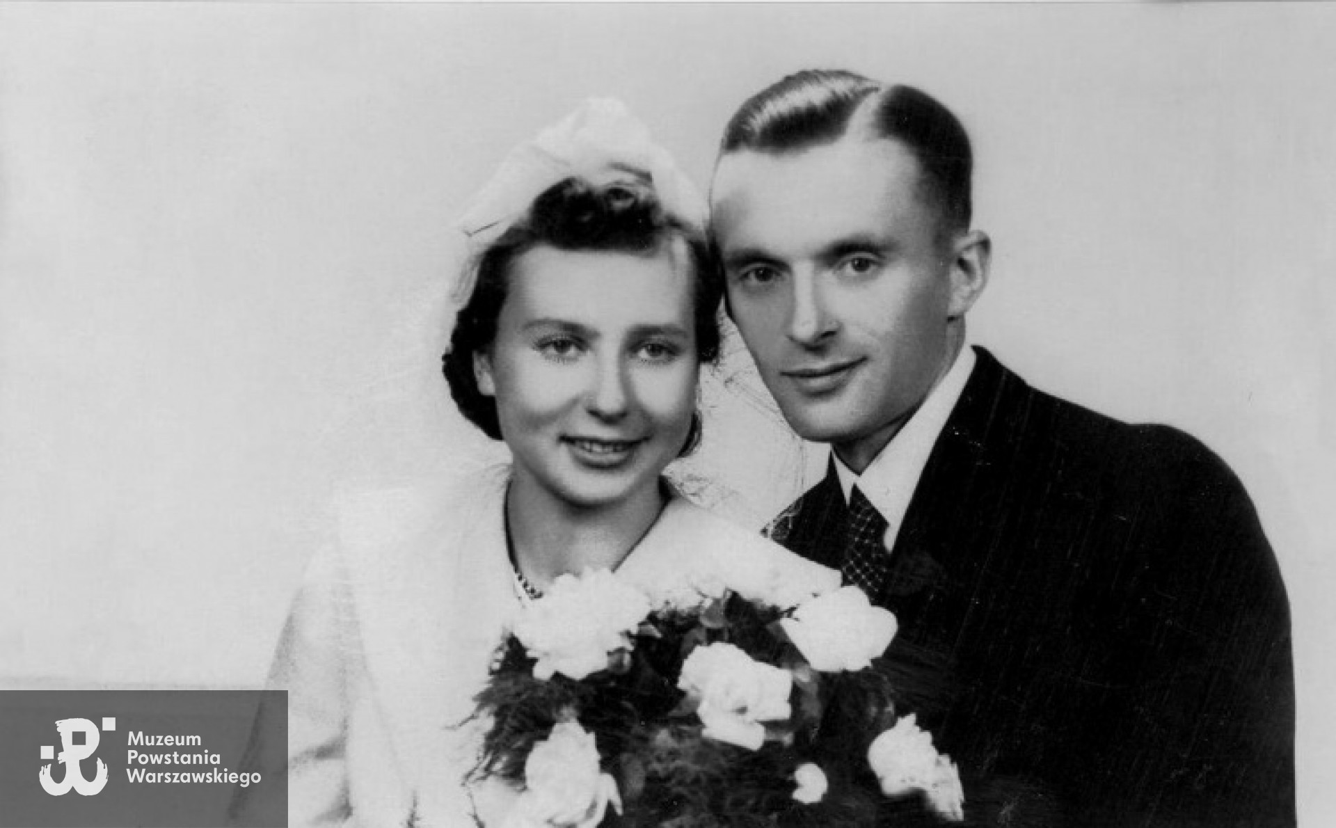 Zdjęcie ślubne :  Elżbieta Tarnowska z Grodzickich i Jan Tarnowski ( 20.09.1941). Zdjęcie ze zbiorów rodzinnych Stanisława Tarnowskiego