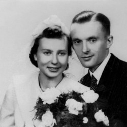 Zdjęcie ślubne :  Elżbieta Tarnowska z Grodzickich i Jan Tarnowski ( 20.09.1941). Zdjęcie ze zbiorów rodzinnych Stanisława Tarnowskiego