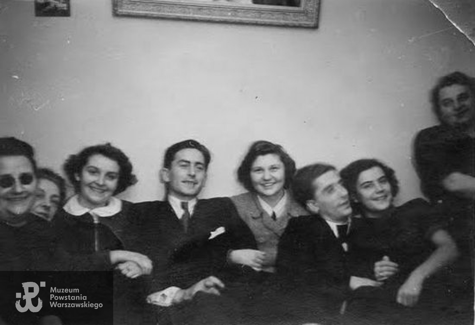 Spotkanie koleżeńskie. Czwarty od lewej Kazimierz Rakowski, szósty Zdzisław Łęcki. Ze zbiorów Andrzeja Łęckiego/ Archiwum 2. HBAP "Żbik"