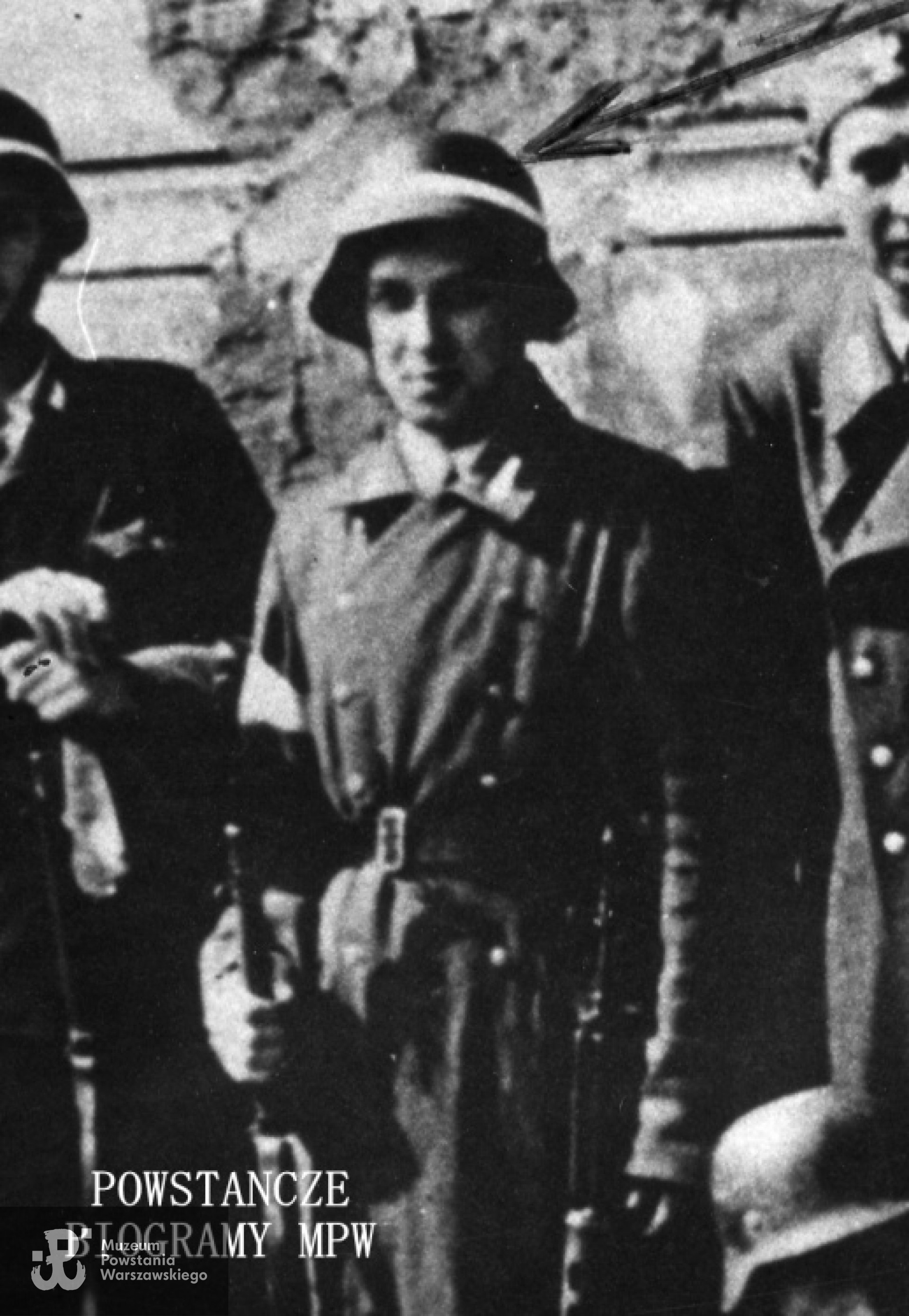 Bogdan Dąbrowski "Grom". Powiększony fragment zdjęcia MPW-IK/1591. Ze zbiorów Muzeum Powstania Warszawskiego.