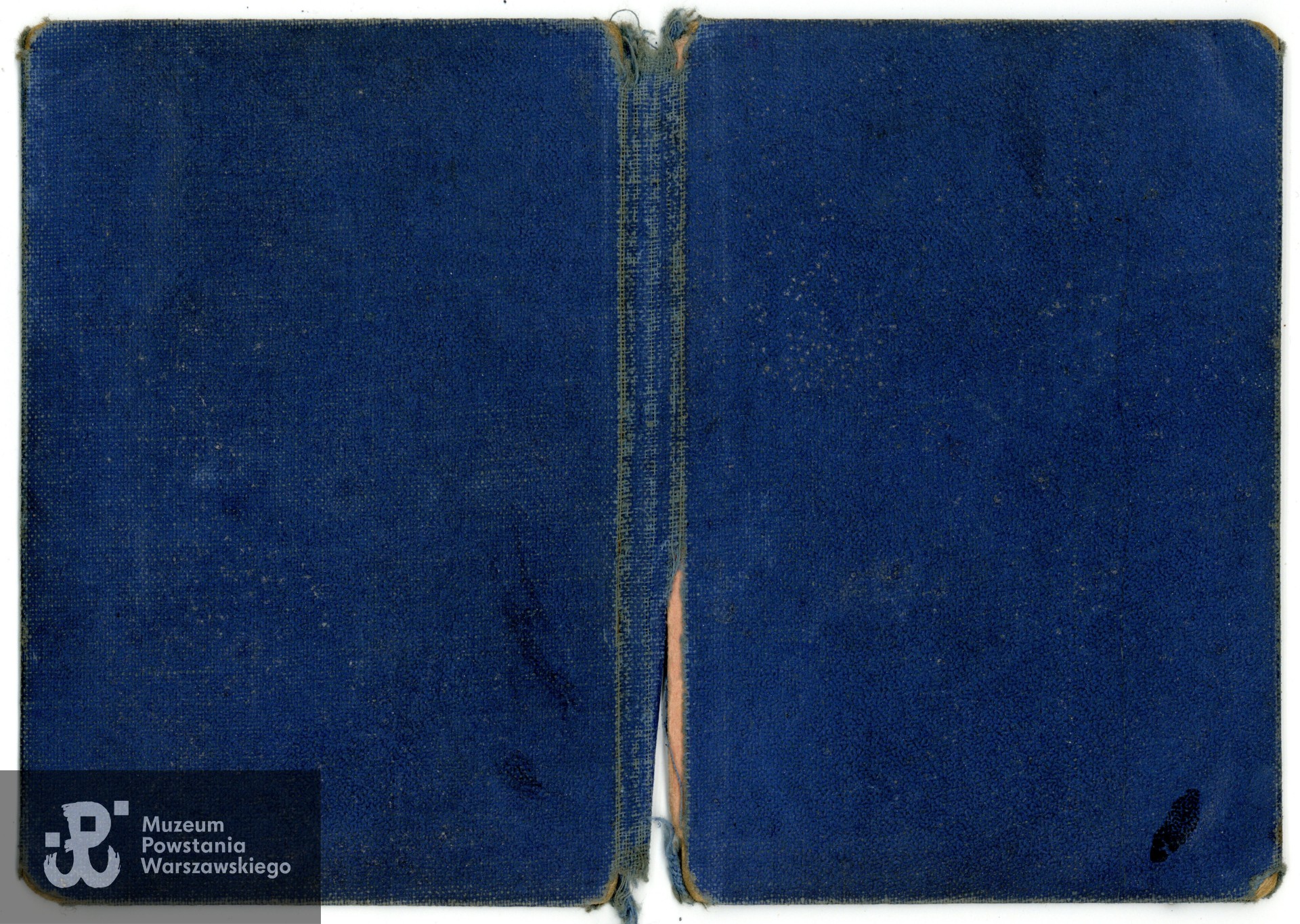 Okładka należącej do Heleny Jeżewskiej legitymacji uczniowskaiej, 1934 rok. Ze zbiorów prywatnych p. Krystiana Manukyana, skan wykonano w Muzeum Powstania Warszawskiego, 10/2025