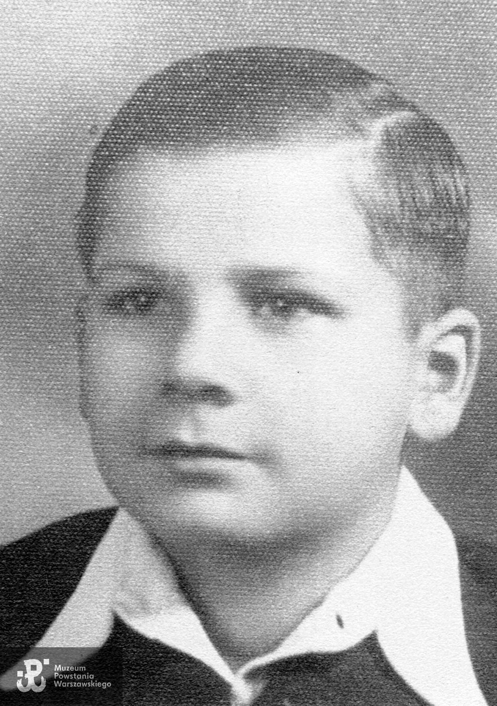 strz. Zbigniew Chrzanowski ps. Wilk (1930-1944). Fot. udostępnił p. Daniel Wolborski, Klub PTTK "Varsovia". Ujęcie tożsame w zbiorach Muzeum Powstania Warszawskiego,  sygn. MPW-IH/3954