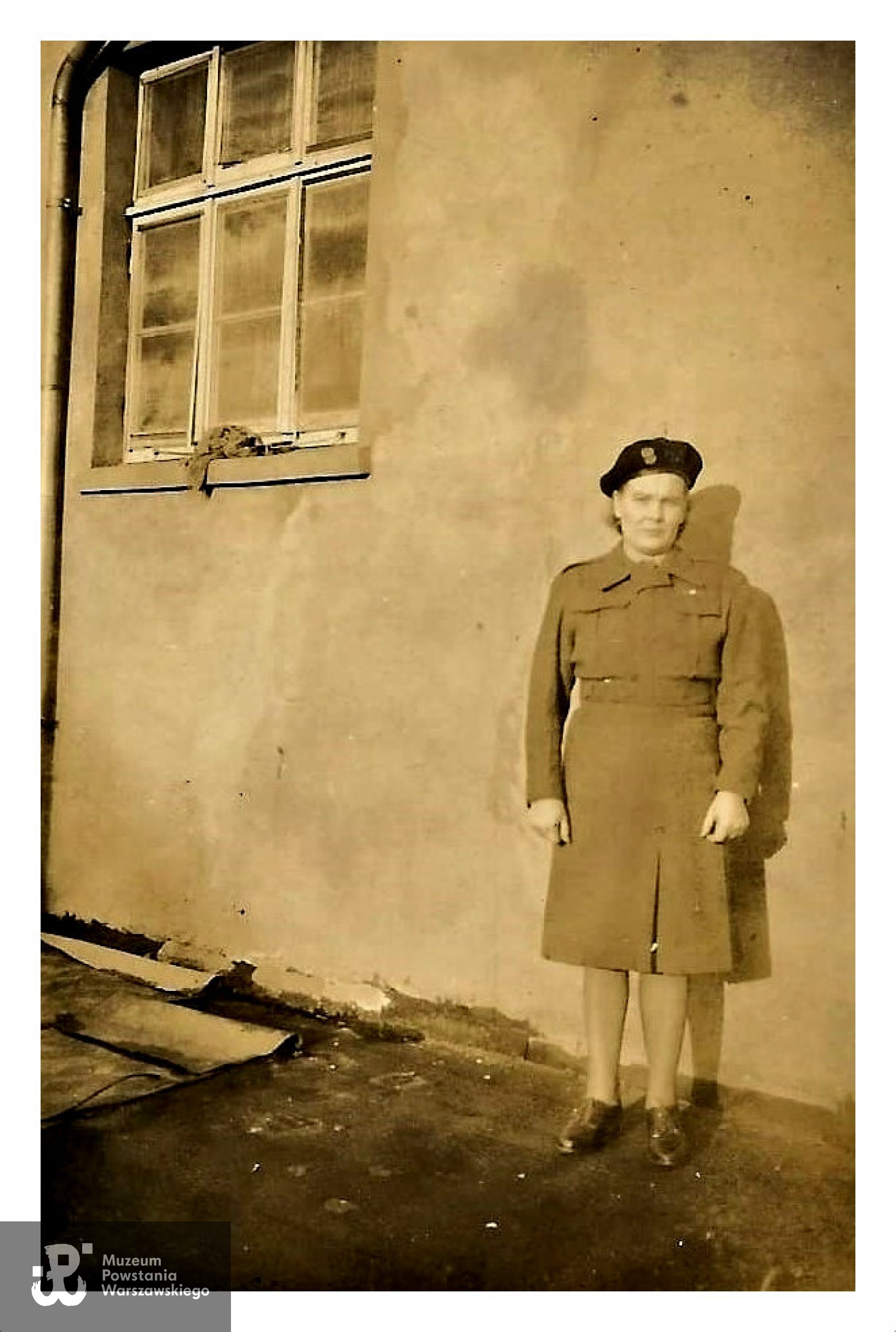 Janina Walkiewicz, po mężu Mucharowska. Na zdjęciu w mundurze PSZ w 1945 roku. Fot. ze zbiorów rodzinnych, skan nadesłał p. Jan Mucharowski, syn