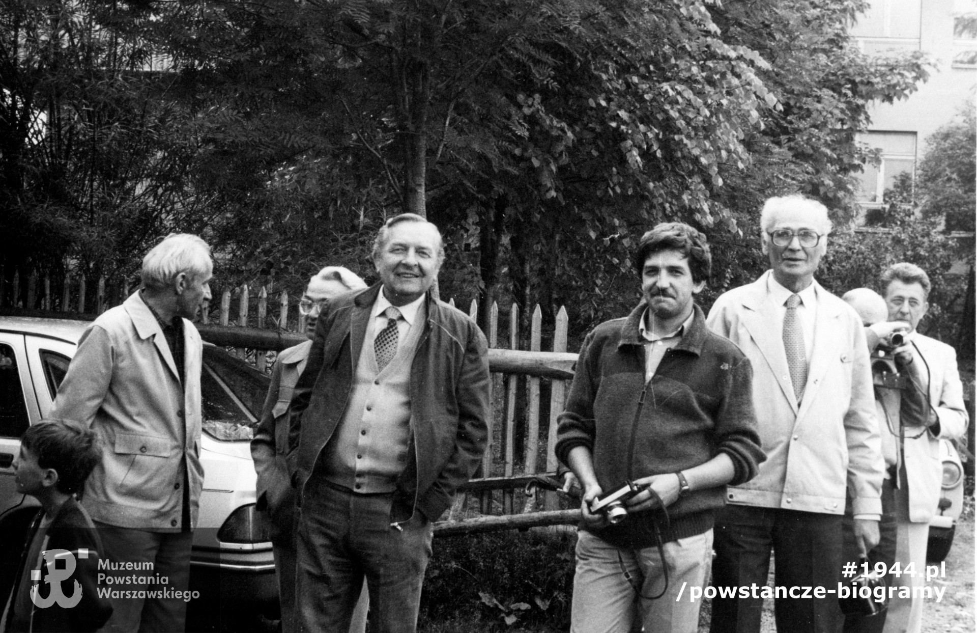  Spotkanie byłych członków Korpusu Kadetów we Lwowie. Wiesław Nałęcz-Mroczkowski na zdjęciu  stoi w pierwszym rzędzie, drugi od lewej. Z archiwum rodzinnego p. Marii Bienias i p. Janiny Kubicy