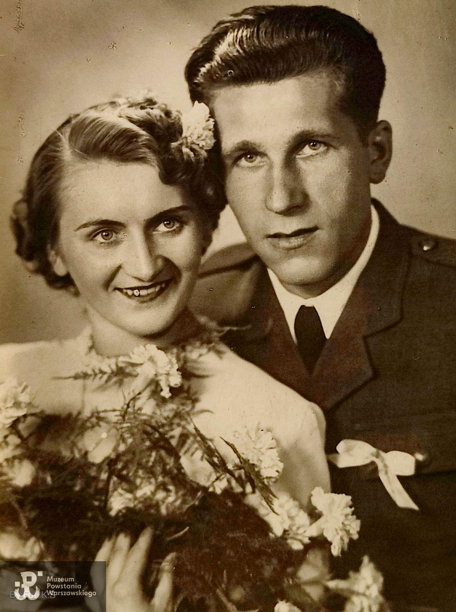 Fotografia ślubna, Tadeusz Stelmach z żoną Danielą Stelmach z domu Ślesik. Fot. ze zbiorów rodzinnych, udostępnił p. Daniel  Stelmach, prawnuk Powstańca