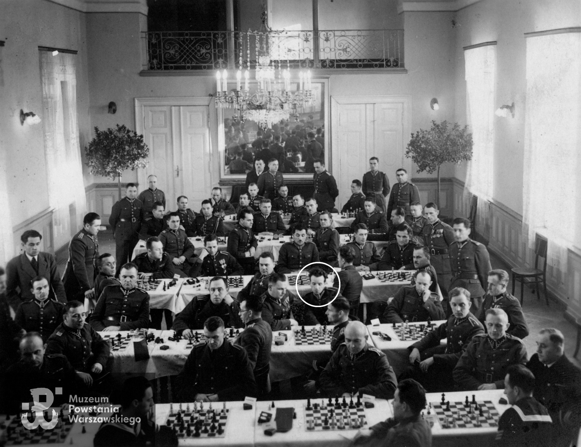 Pułk Radiotelegraficzny w Warszawie. Okres międzywojenny. Stefan Czyżewski zaznaczony kołem. Fot. ze zbiorów rodzinnych, udostępniła p. Kinga Rusin, wnuczka Powstańca