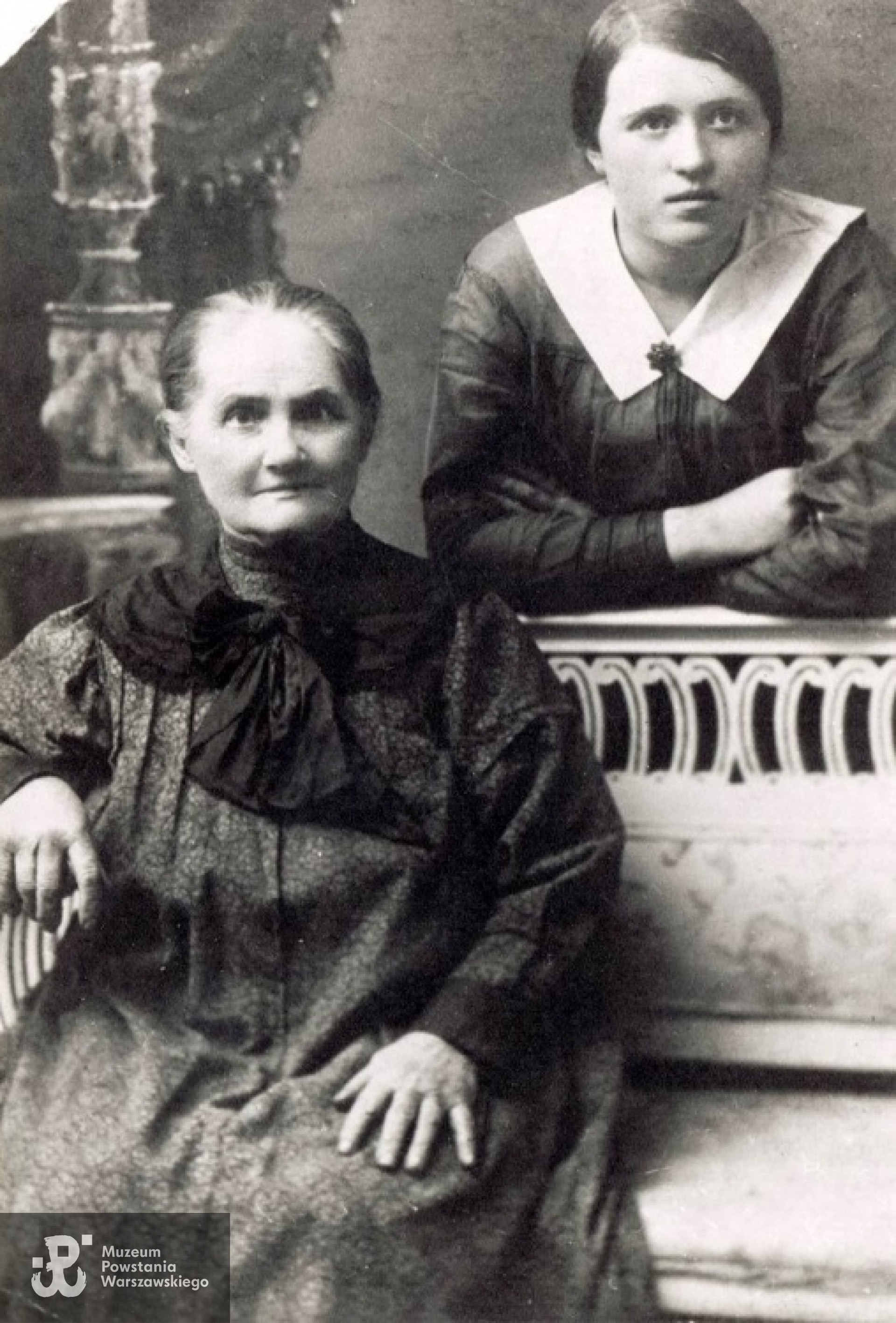 Zofia Brudzińska z ciotką Ludwiką Świderską w Samarze,  1917 rok.  Fot. archiwum rodzinne.