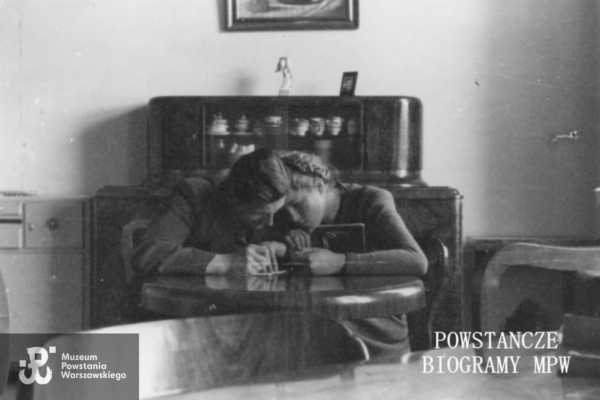 "Zygmunt i Basia". Fotografia przedstawia Barbarę Frankowską i Zygmunta Dzieniewicza. Ze zbiorów Muzeum Powstania Warszawskiego, sygn. P/8184