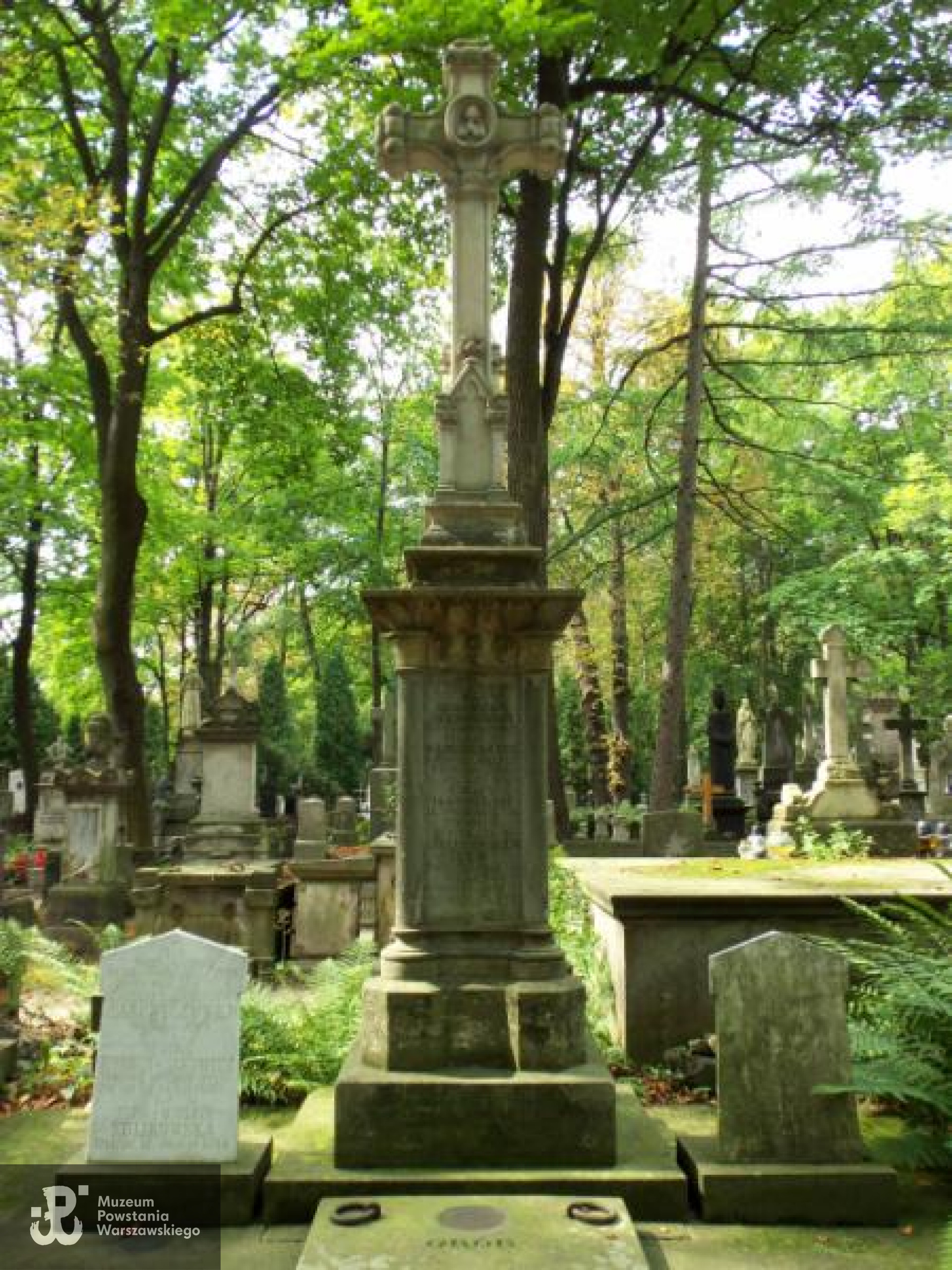 Cmentarz Stare Powązki - grób rodziny Janiszewskich - miejsce pochówku Romualda Kowin-Sakowicza. Fot. <i>cmentarze.um.warszawa.pl</i>