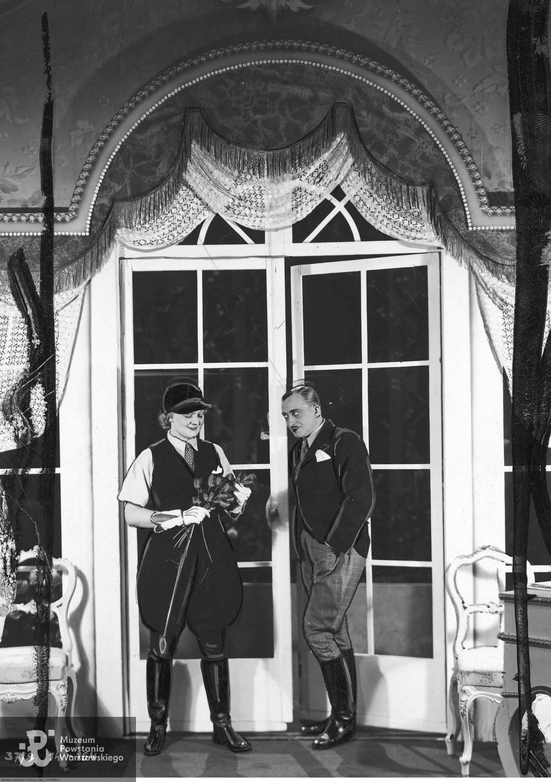 Przedstawienie "Skiz" w Teatrze im. Stanisława Wyspiańskiego w Katowicach, 1938 rok.  Irena Brenoczy w roli Lulu i Jerzy Tatarkiewicz w roli Witusia. Fot. NAC, zespół: Koncern Ilustrowany Kurier Codzienny - Archiwum Ilustracji, sygnatura: 1-K-9755-1