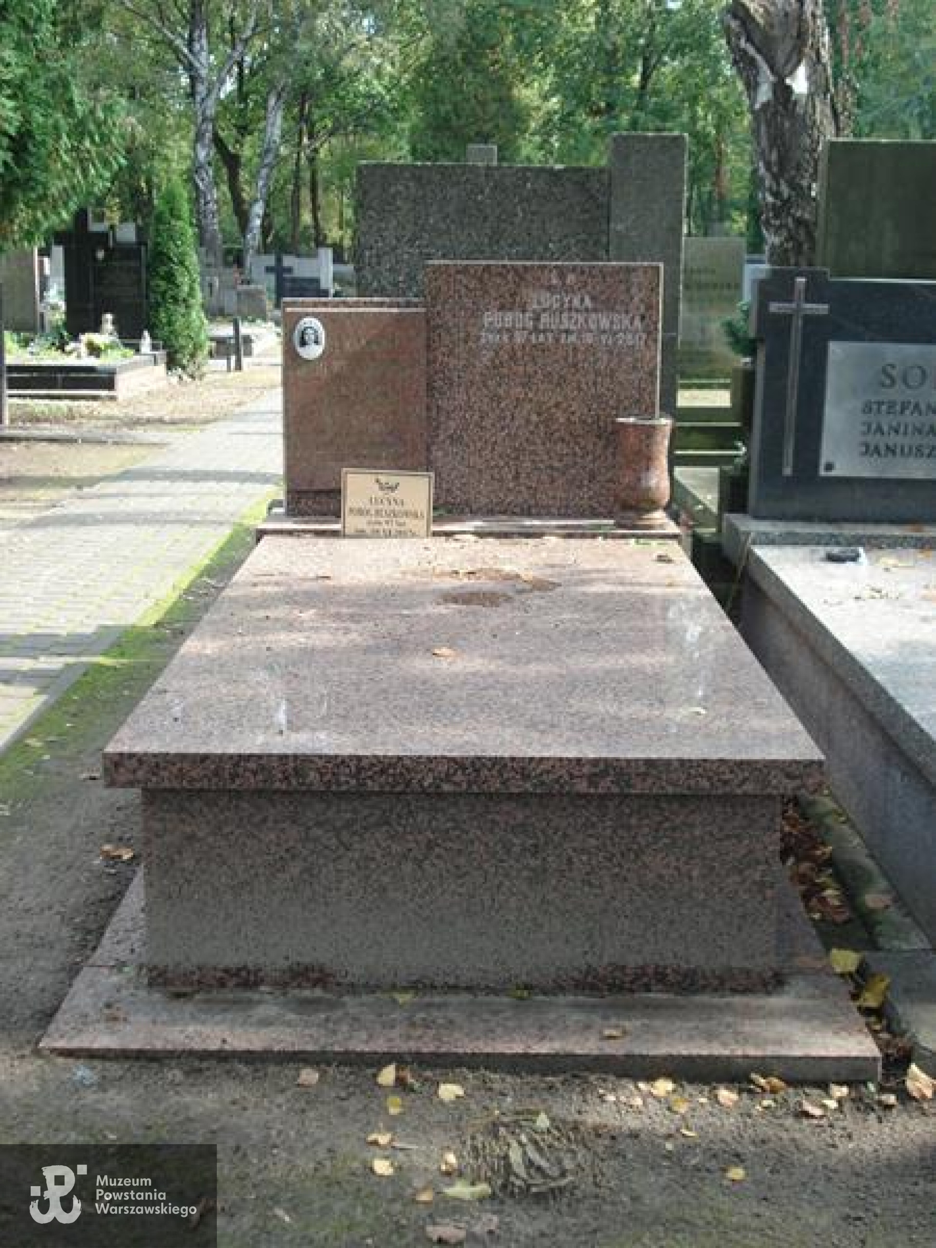 Fot. Warszawskie Zabytkowe Pomniki Nagrobne:  serwis mapowy m. st. Warszawy: <i>cmentarze.um.warszawa.pl</i>