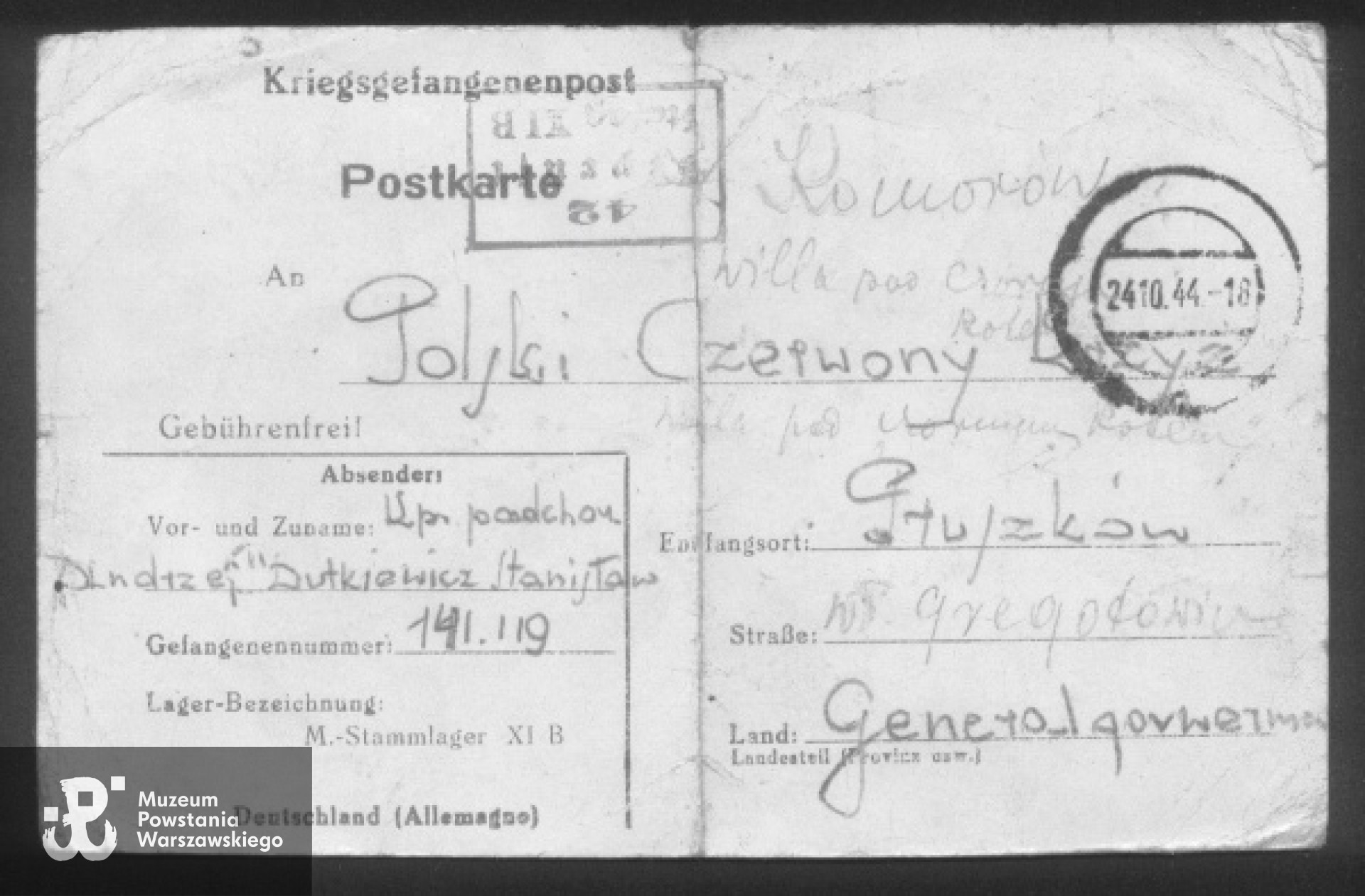 Stanisław Dutkiewicz stoi obok jeepa. Zdjęcie zrobione we Włoszech - prawdopodobnie Jolanda 1945 r.