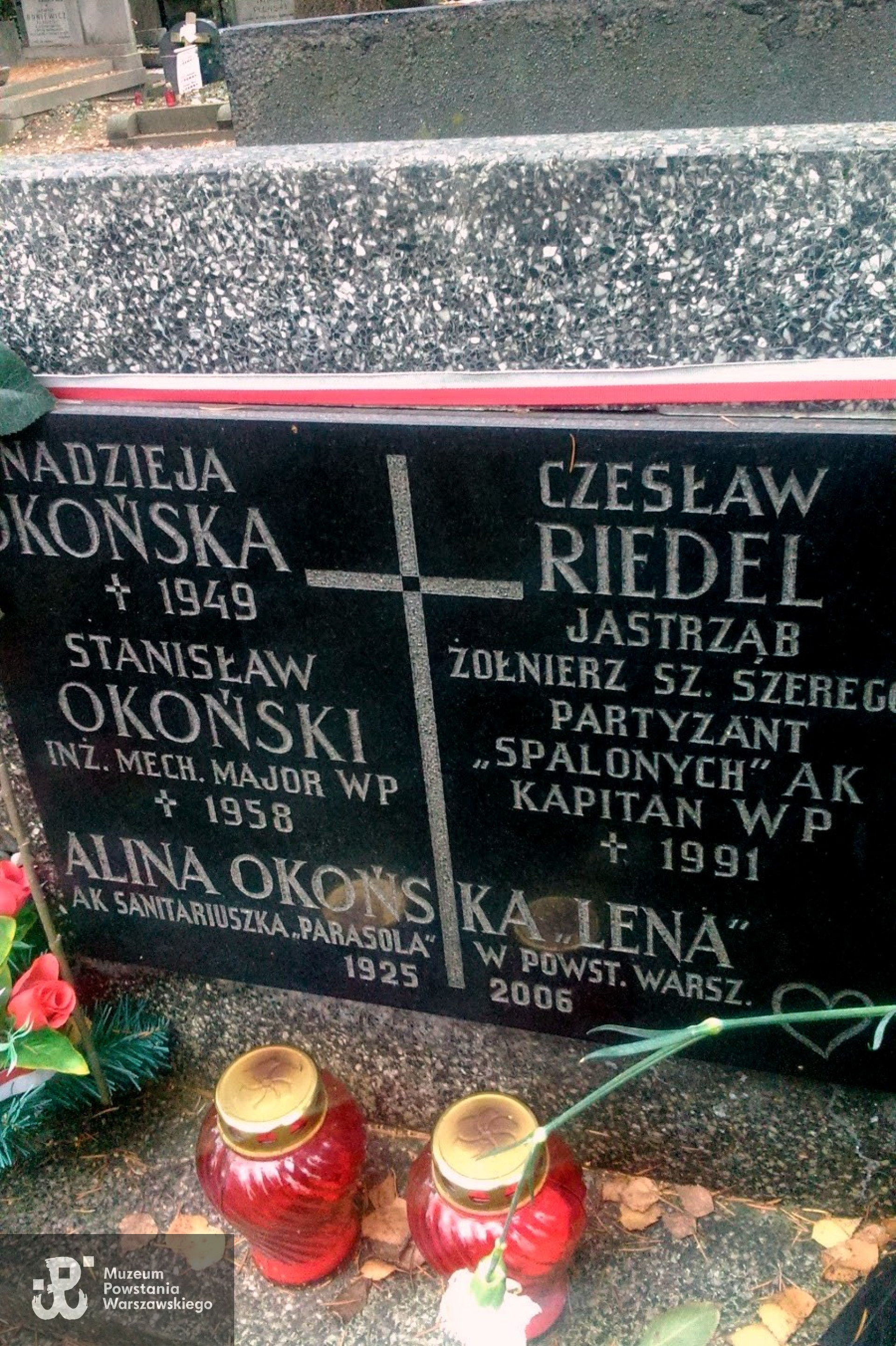 Mogiła na Cmentarzu Wojskowym na Powązkach - miejsce pochowania Aliny Okońskiej z d. Riedel