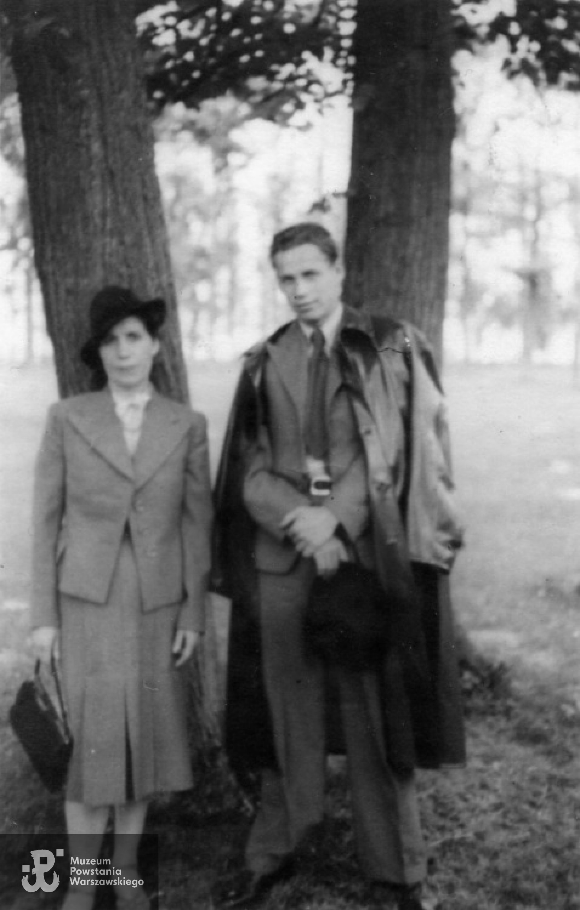 Jerzy Gorycki z matką Władysławą, lata 40-te. Archiwum rodzinne A. Siewiery