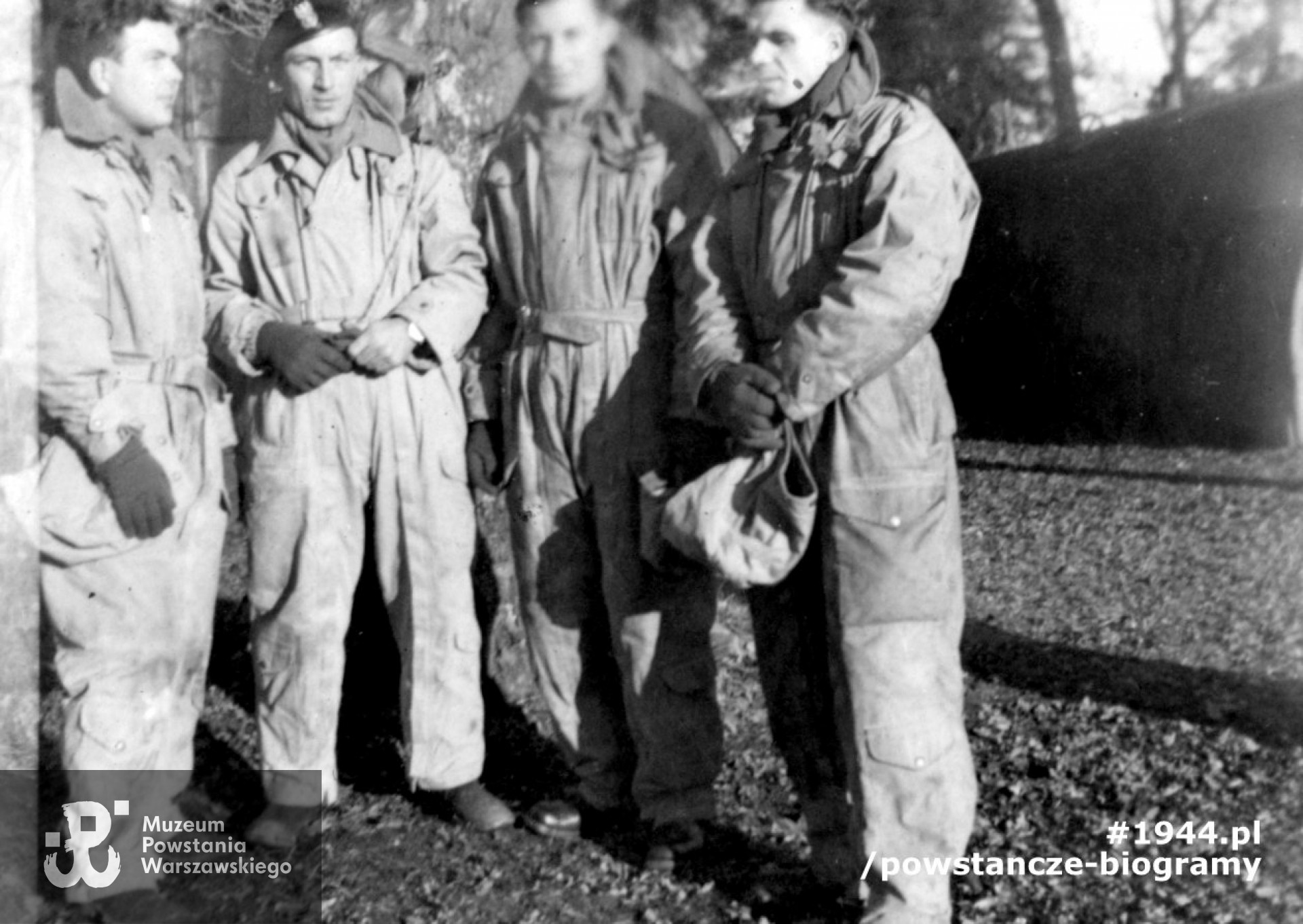 Fotografia z okresu służby w PSZ.  Stanisława Nowakowski stoi drugi od lewej. Ze zbiorów rodzinnych,  p. Marii i  Wojciecha Łękawskich