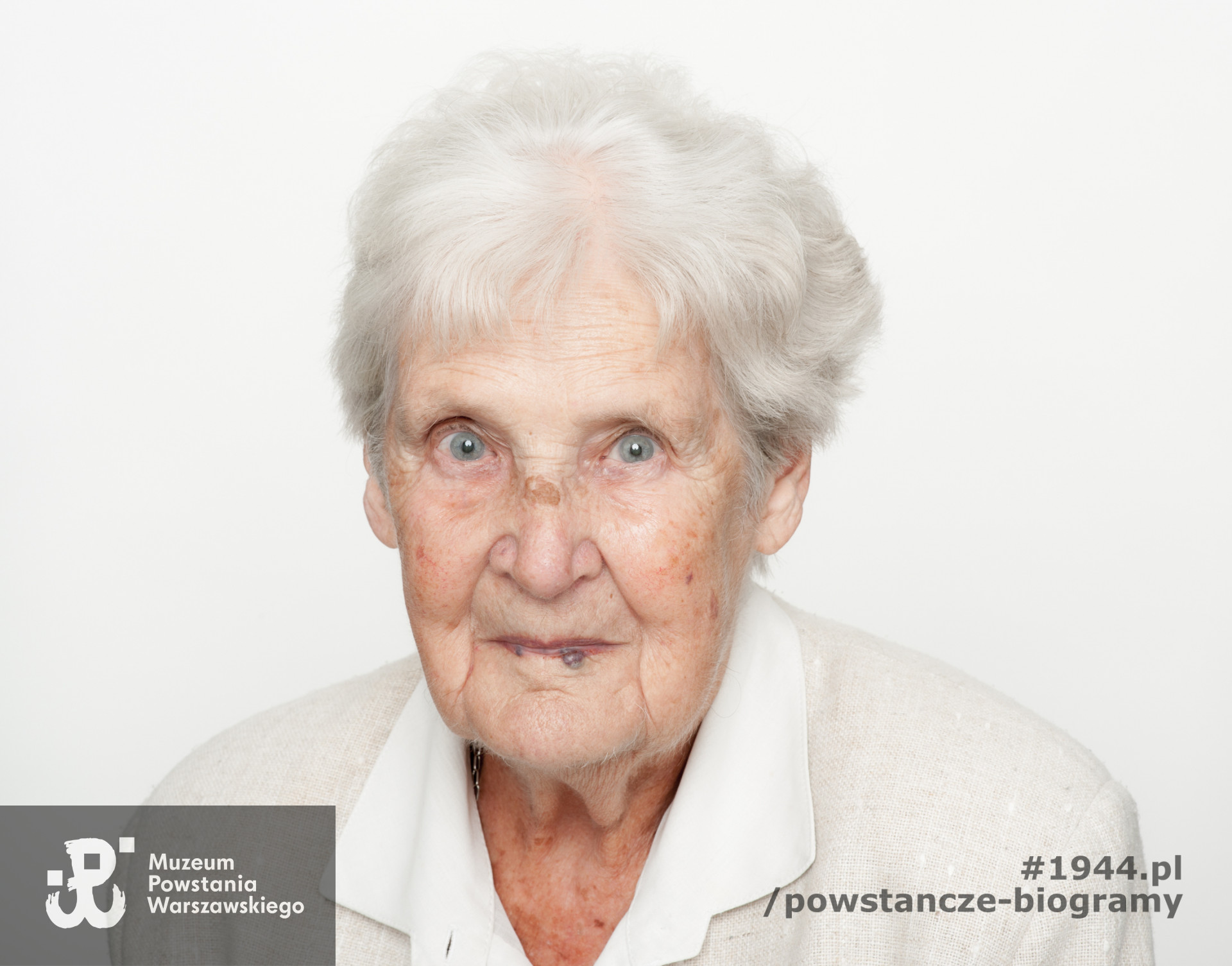 Anna Stankiewicz - Tomaszewska „Hanka".  Zdjęcie z serii portretów Powstańców Warszawskich w ramach projektu ”1944/70/2014„ realizowanego przez grupę WWPHOTO dla uczczenia 70. rocznicy wybuchu Powstania Warszawskiego. Muzeum Powstania Warszawskiego, 22.07-04.08 2013.