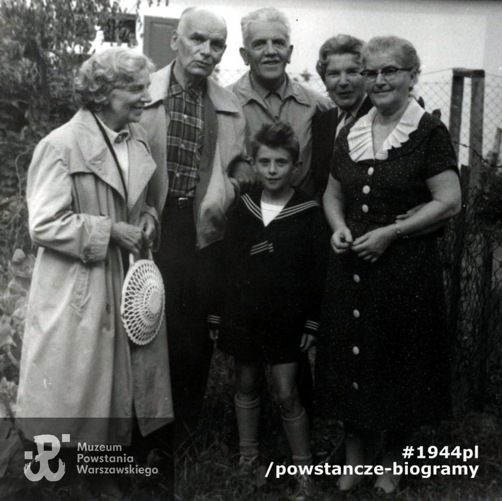 Adela i Lesław Dąbrowscy z rodziną, 1962 rok. Fot. Wacław Szczepański. Zdjęcie z archiwum rodzinnego udostępniła p. Ewa Kuhn-Dyczkowska