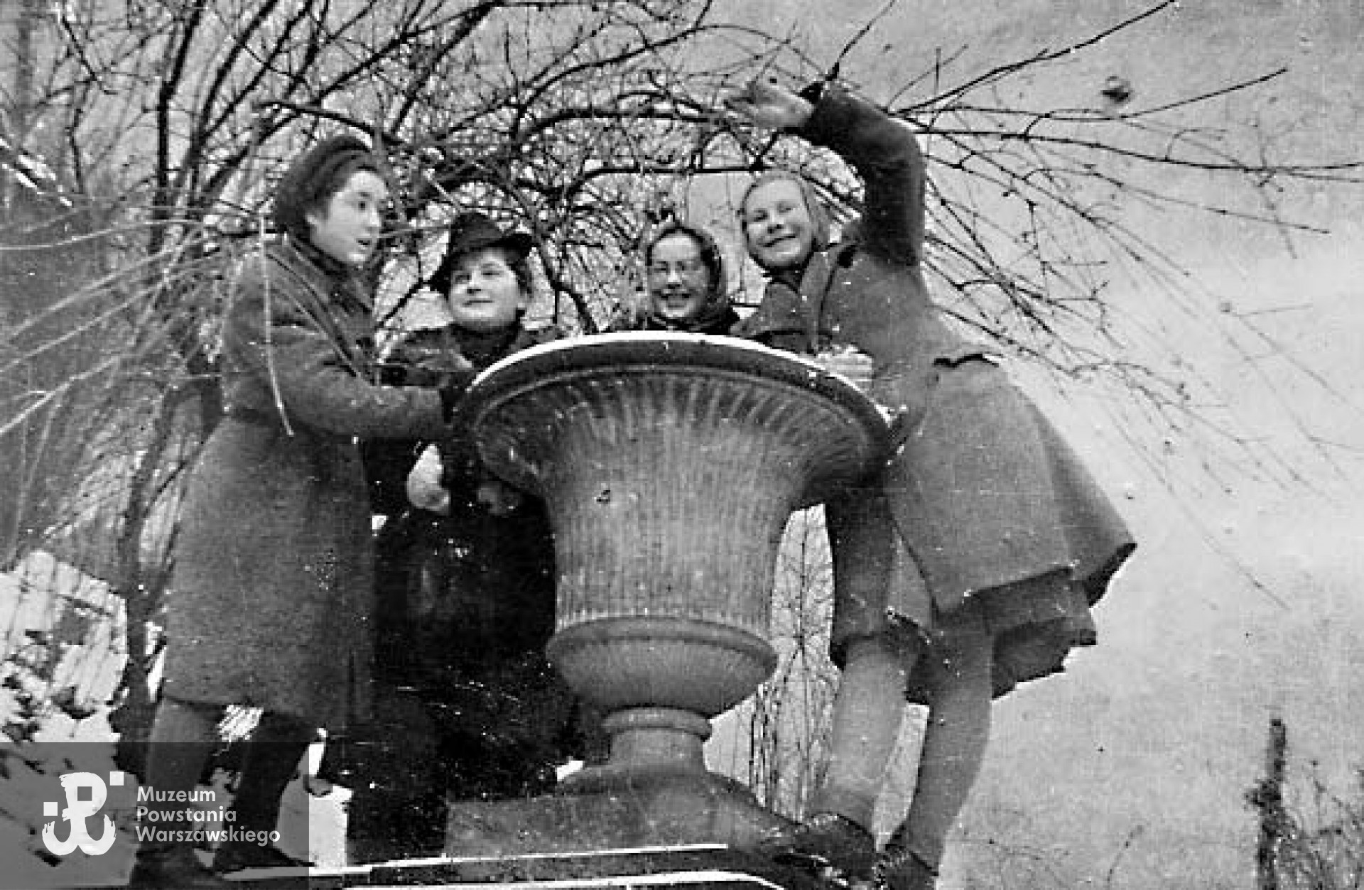 Zastęp "Ogary", styczeń 1943 r. - od lewej: Wanda Śliwińska, Maria Kołakowska, Teresa Dębowska, Teresa Miazek