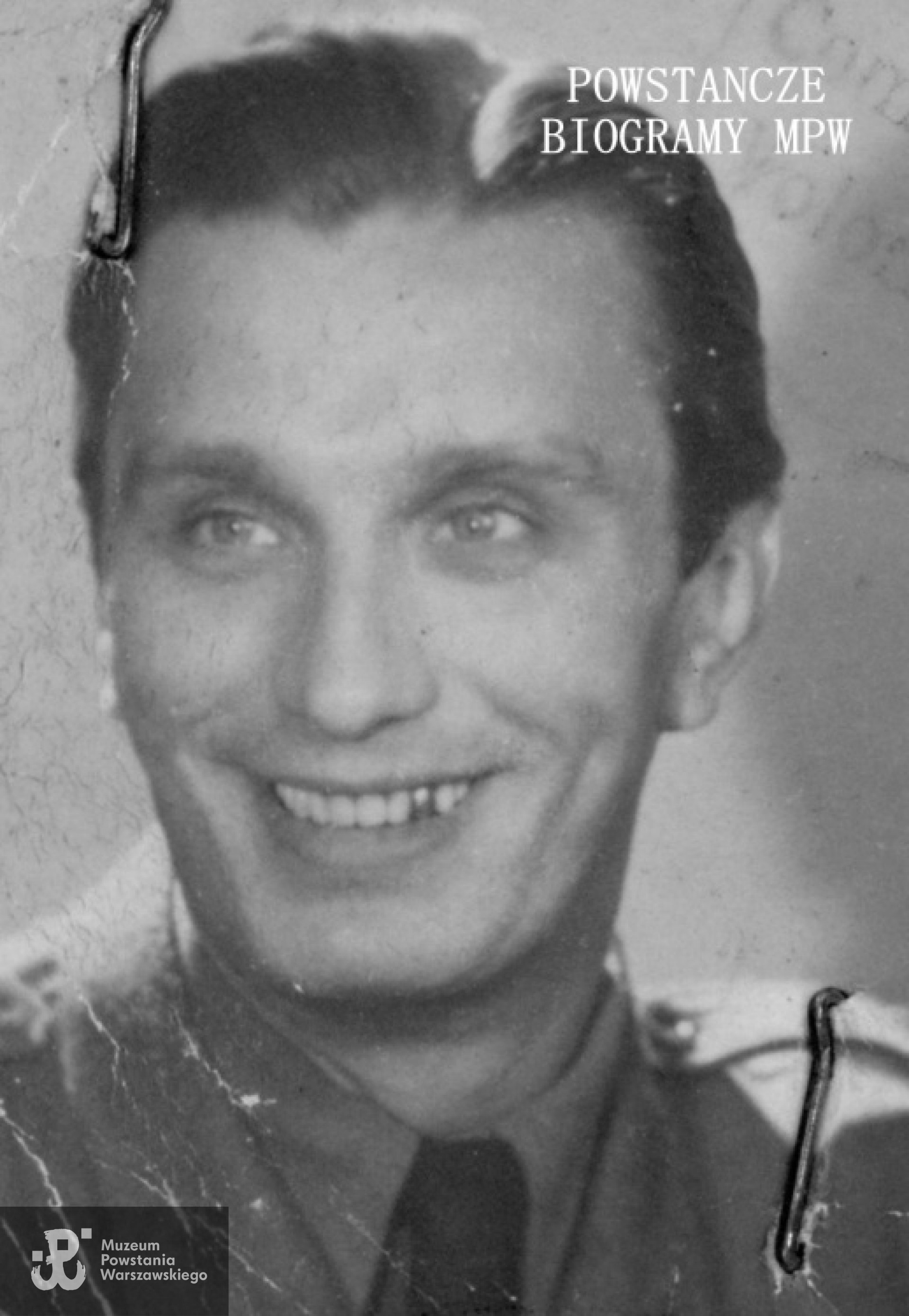 Zdjęcie legitymacyjne - legitymacja kombatancka. Ze zbiorów Muzeum Powstania Warszawskiego, sygn. P/3091, dar Stefanii Osiak