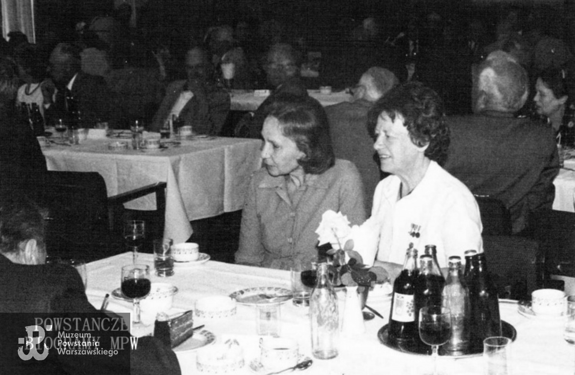 Sanitariuszka Maria Wieczorek - Gajowczyk (po prawej) i  Zofia Jachowicz. Fot. z archiwum rodzinnego Ewy Siekierskiej-Wiaderek