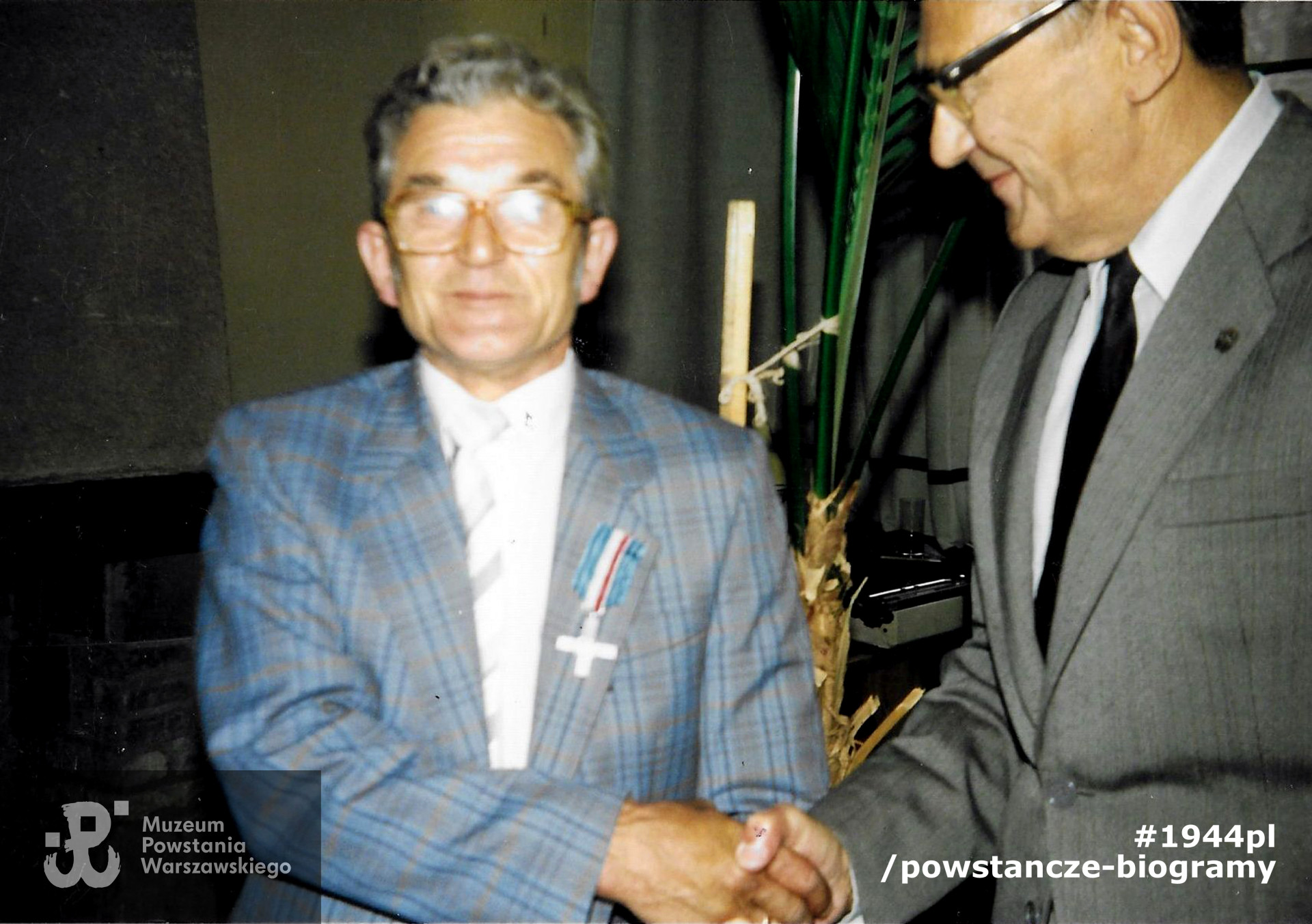 Odznaczenie Warszawskim Krzyżem Powstańczym. Fot. w imieniu rodziny udostępnił p. Dariusz Kopka