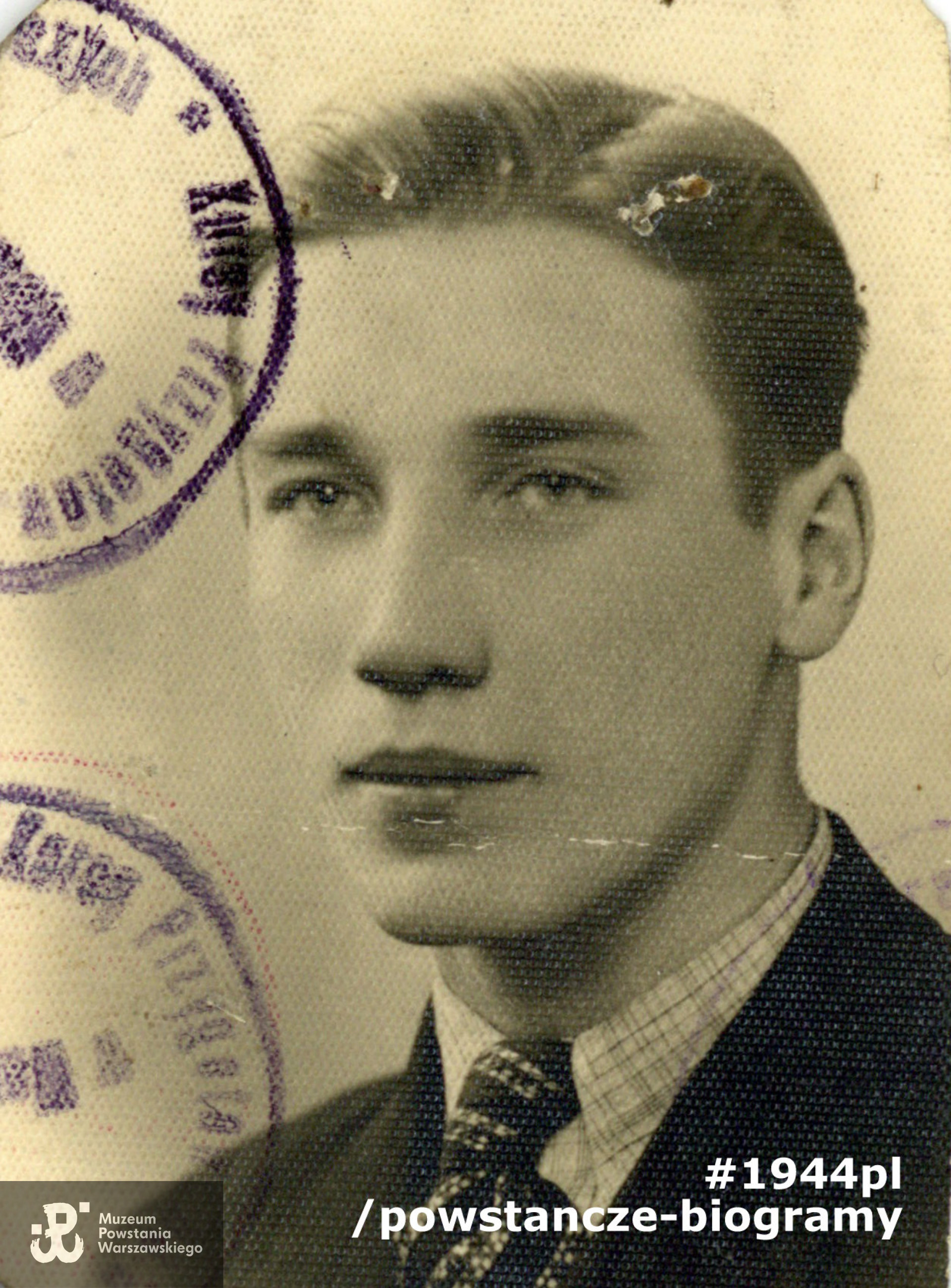 Henryk Kusal - fotografia legitymacyjna, wykonana około 1940 lub 1941 roku.   Fotografia ze zbiorów rodzinnych córki, p. Moniki Czarnecki