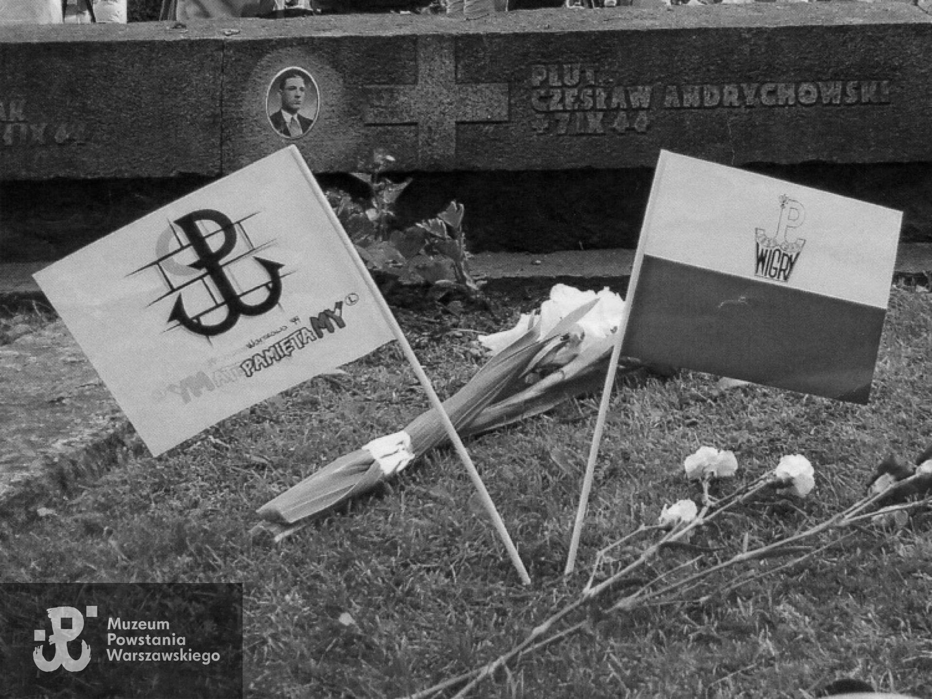 Mogiła Czesława Andrychowskiego na Cmentarzu Wojskowym na Powązkach, kw. A 22. Fot. z archiwum rodzinnego syna, Aleksandra Andrychowskiego.