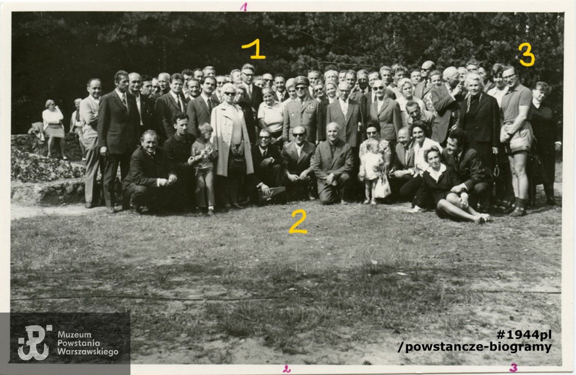 Uroczysko Pociecha 1970 r.  Oznaczony cyfrą 1. Jerzy Strzałkowski „Jerzy”, dowódca „Jerzyków”, 2. Jan Żuchowski „Czarny” 3. Lech Sedlaczek „Hak”. Pan Lech jako jedyny kombatant jest ubrany nieformalnie, w szorty, ponieważ przyjechał na spotkanie na rowerze. Fot. z archiwum rodzinnego p. Lecha Sedlaczka ps. Hak, udostępniła córka. Identyfikacja osób na zdjęciu dokonana przez p. Lecha Sedlaczka - 2021 r.