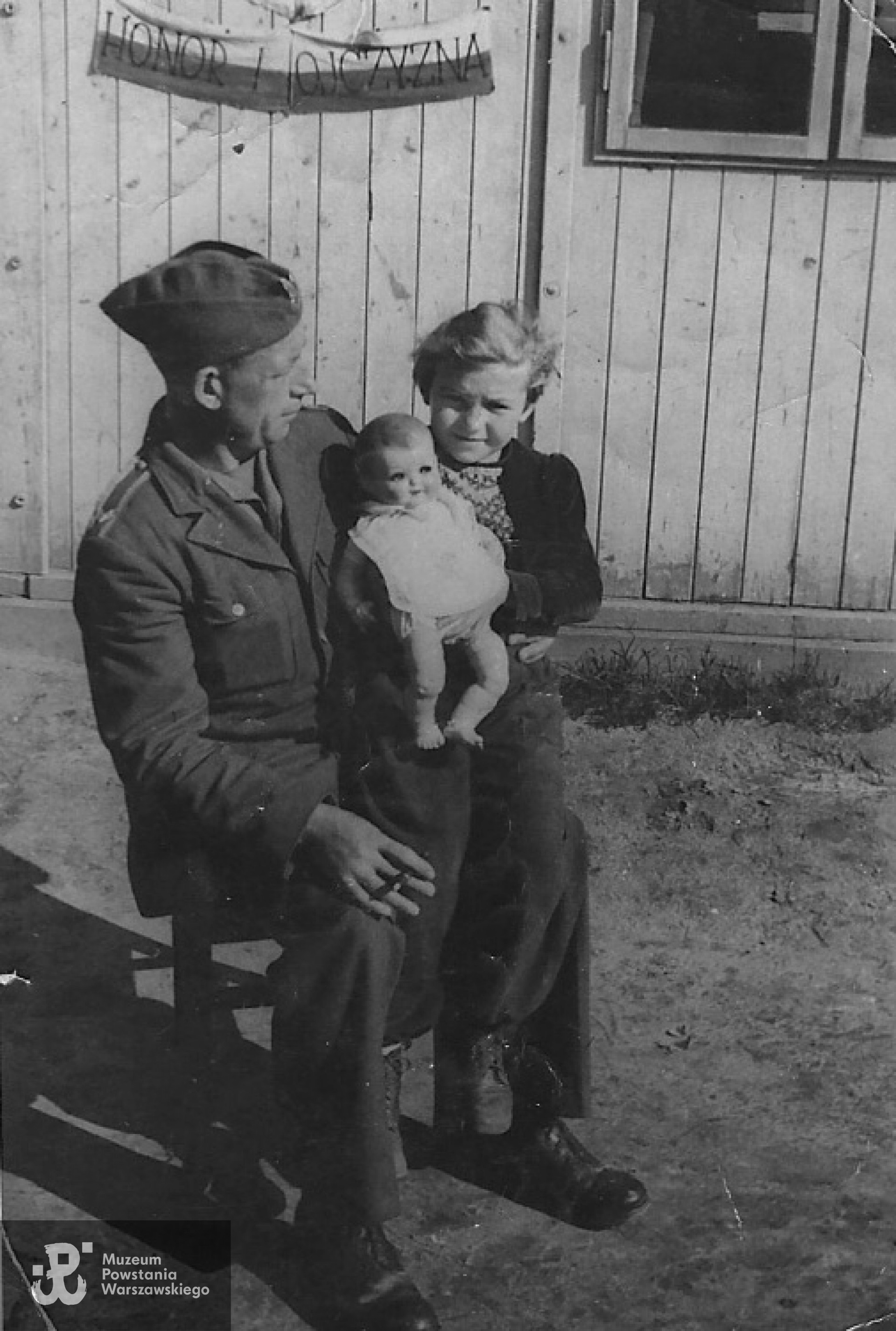 Stalag XI B Fallingbostel - Zygmunt Jannasz z NN dziewczynką