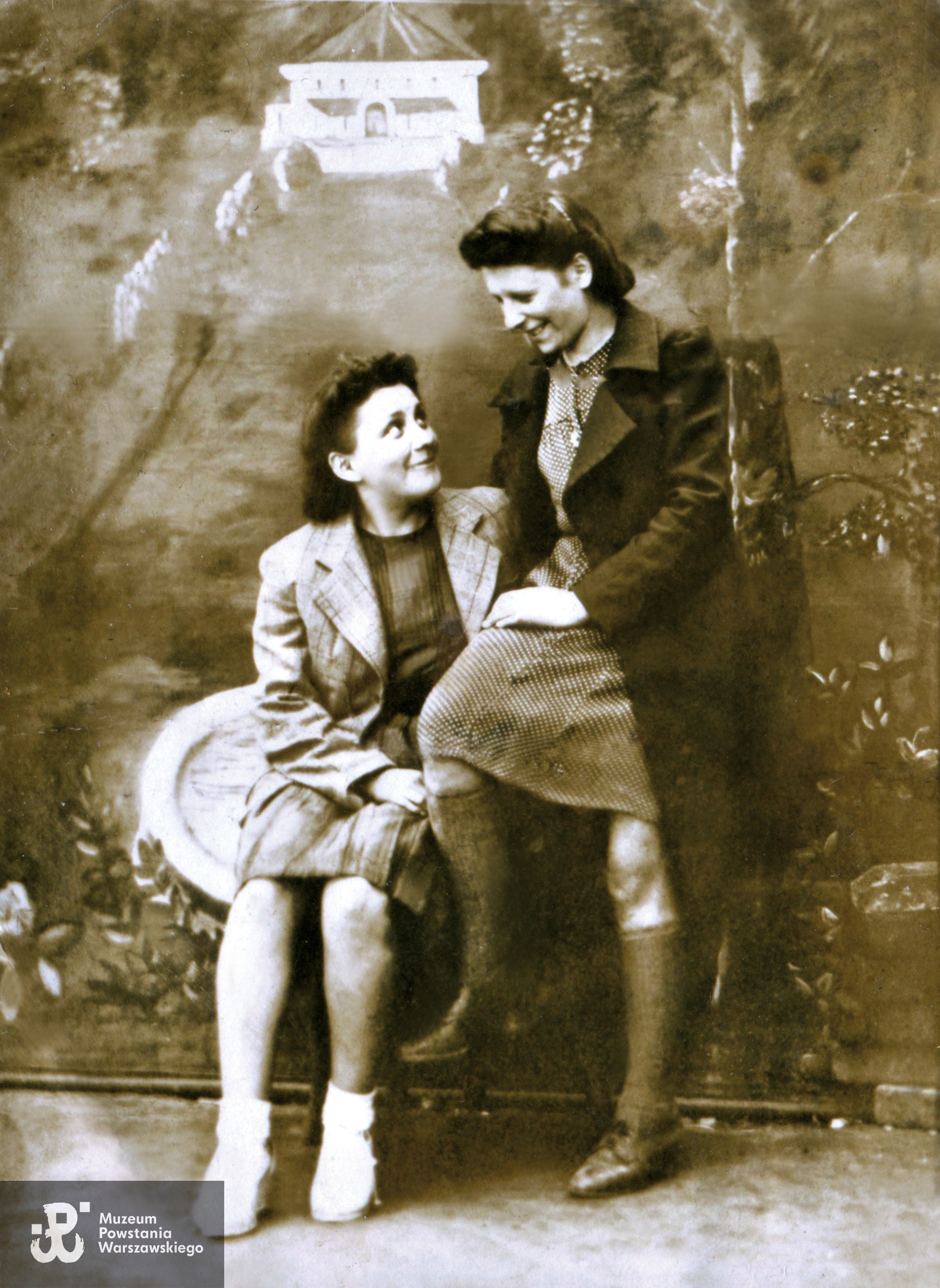 Anna z siostrą. Fot. z archiwum rodzinnego Anny Heleny Kurek z domu Runowskiej