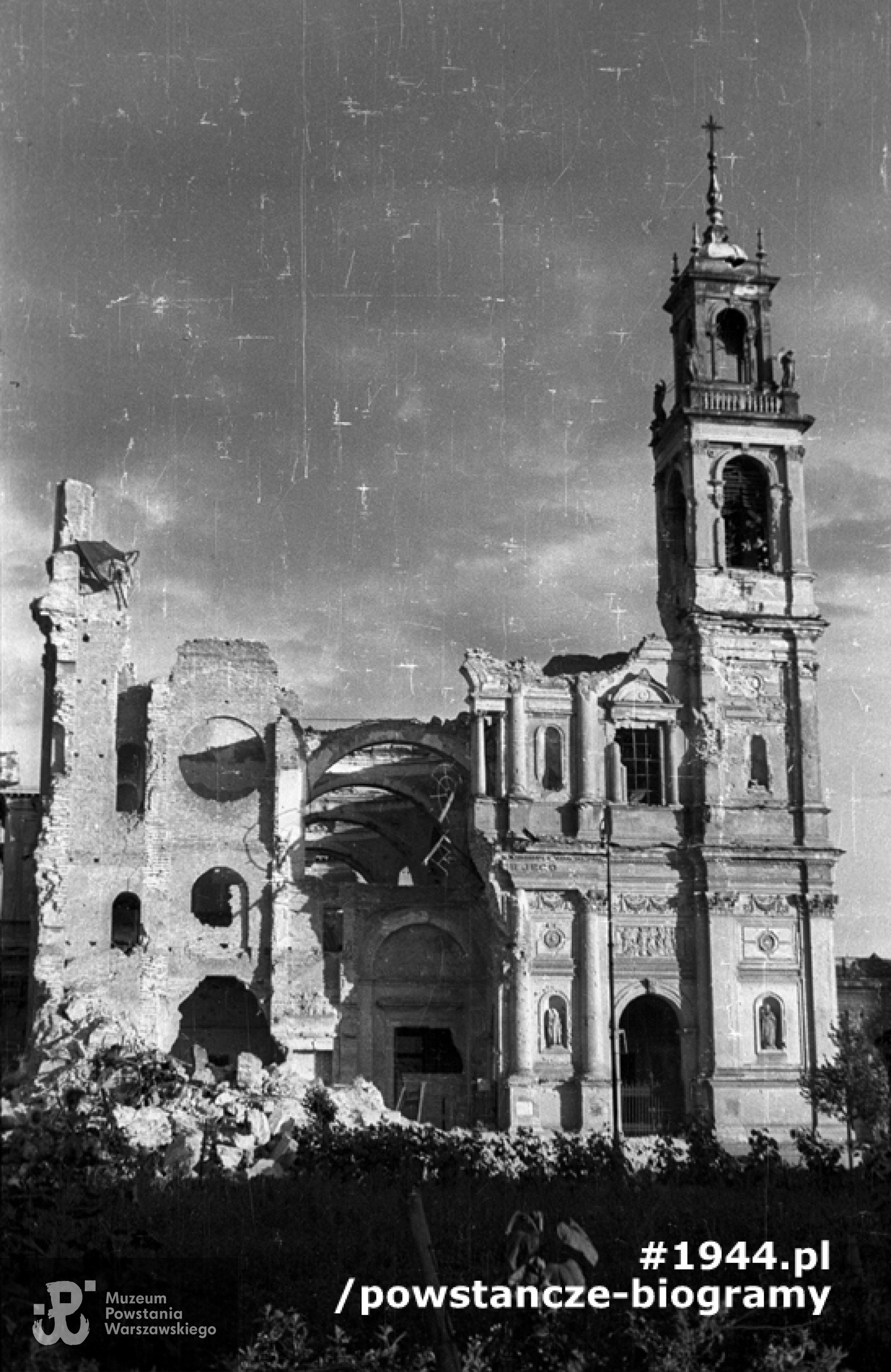 Ruiny kościoła pw. Wszystkich Świętych przy pl. Grzybowskim 3/5. Ujęcie od strony północnej. Fot. ze zbiorów Muzeum Powstania Warszawskiego, sygn. MPW-IN/8503