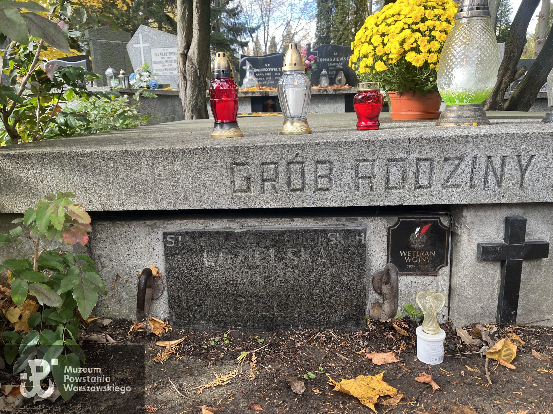 Grób rodzinny w Płocku  na Cmentarzu Rzymskokatolickim Parafii św. Bartłomieja Apostoła, Fot. udostępniła p. Maja Żółtowska, archiwum rodzinne