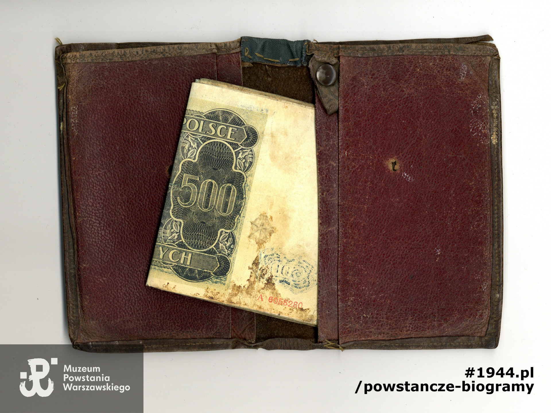 Pamiątka z Powstania Warszawskiego: przestrzelony portfel i plik okupacyjnych młynarek 500 zł, tzw. "górali" z widocznymi śladami krwi Antoniego Kępki oraz dziurami po kuli.  Obecnie w zbiorach Muzeum Powstania Warszawskiego, dar Jerzego Kępki